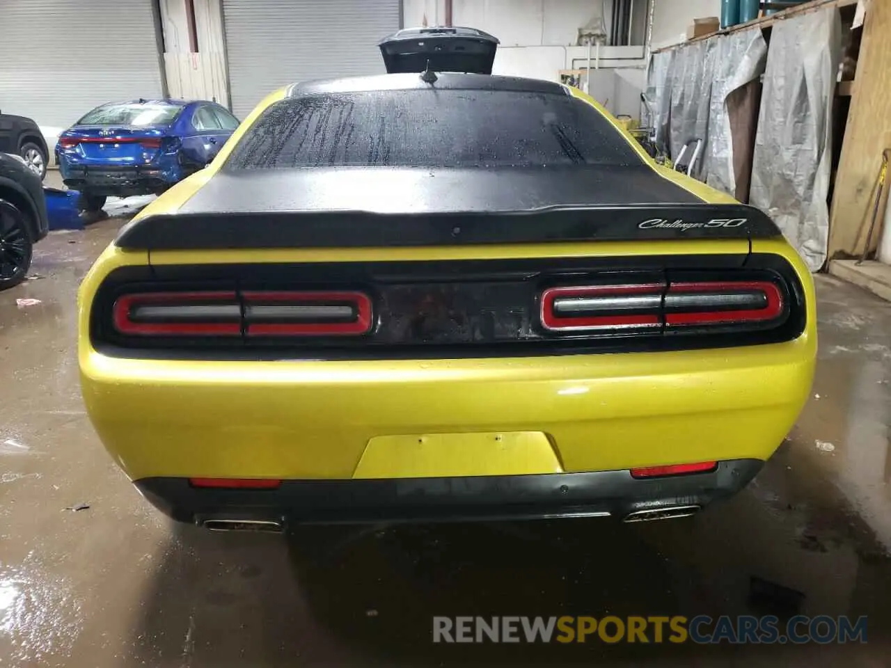 6 Photograph of a damaged car 2C3CDZJG5LH235743 DODGE CHALLENGER 2020