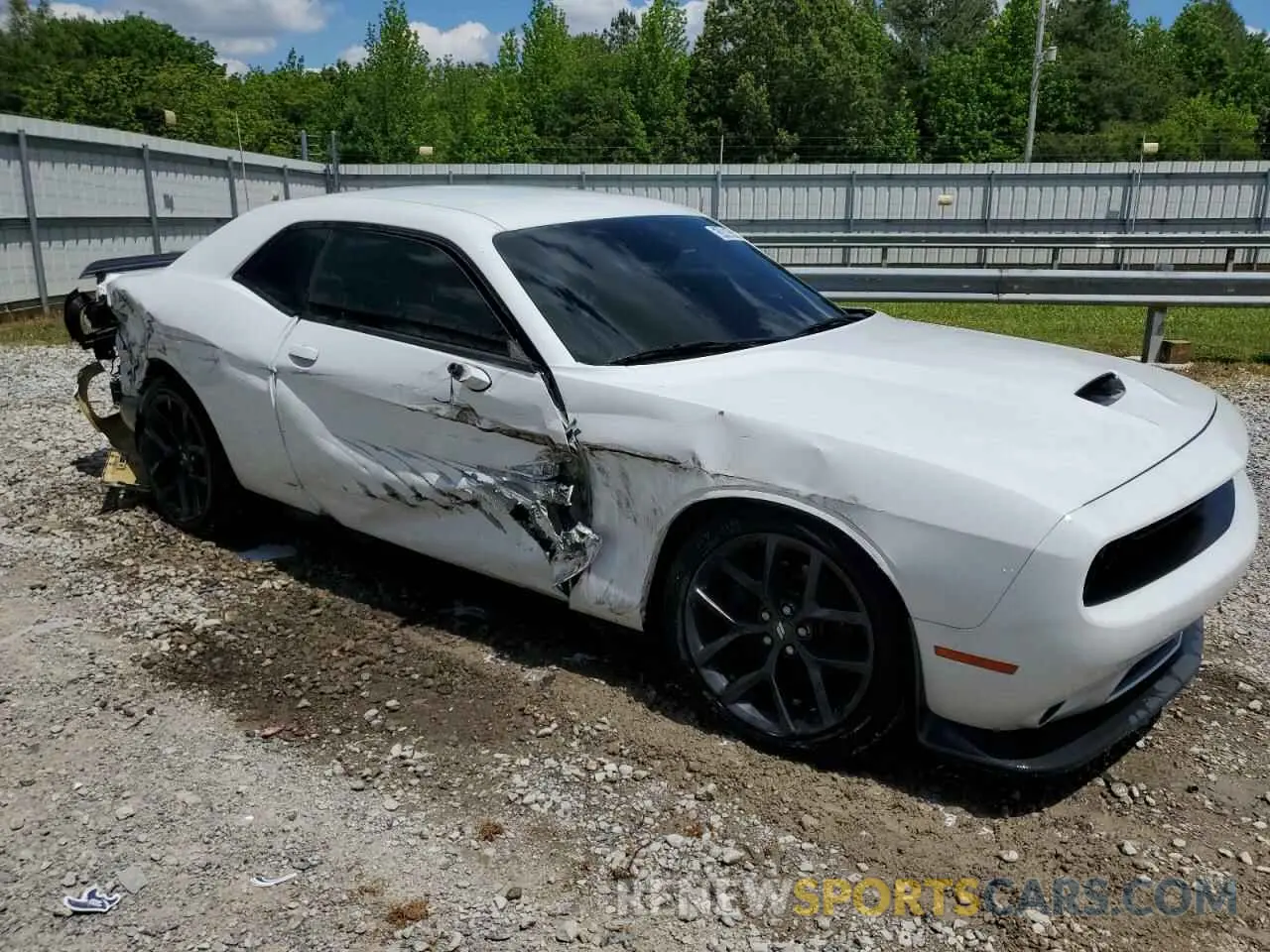 4 Photograph of a damaged car 2C3CDZJG8LH132722 DODGE CHALLENGER 2020