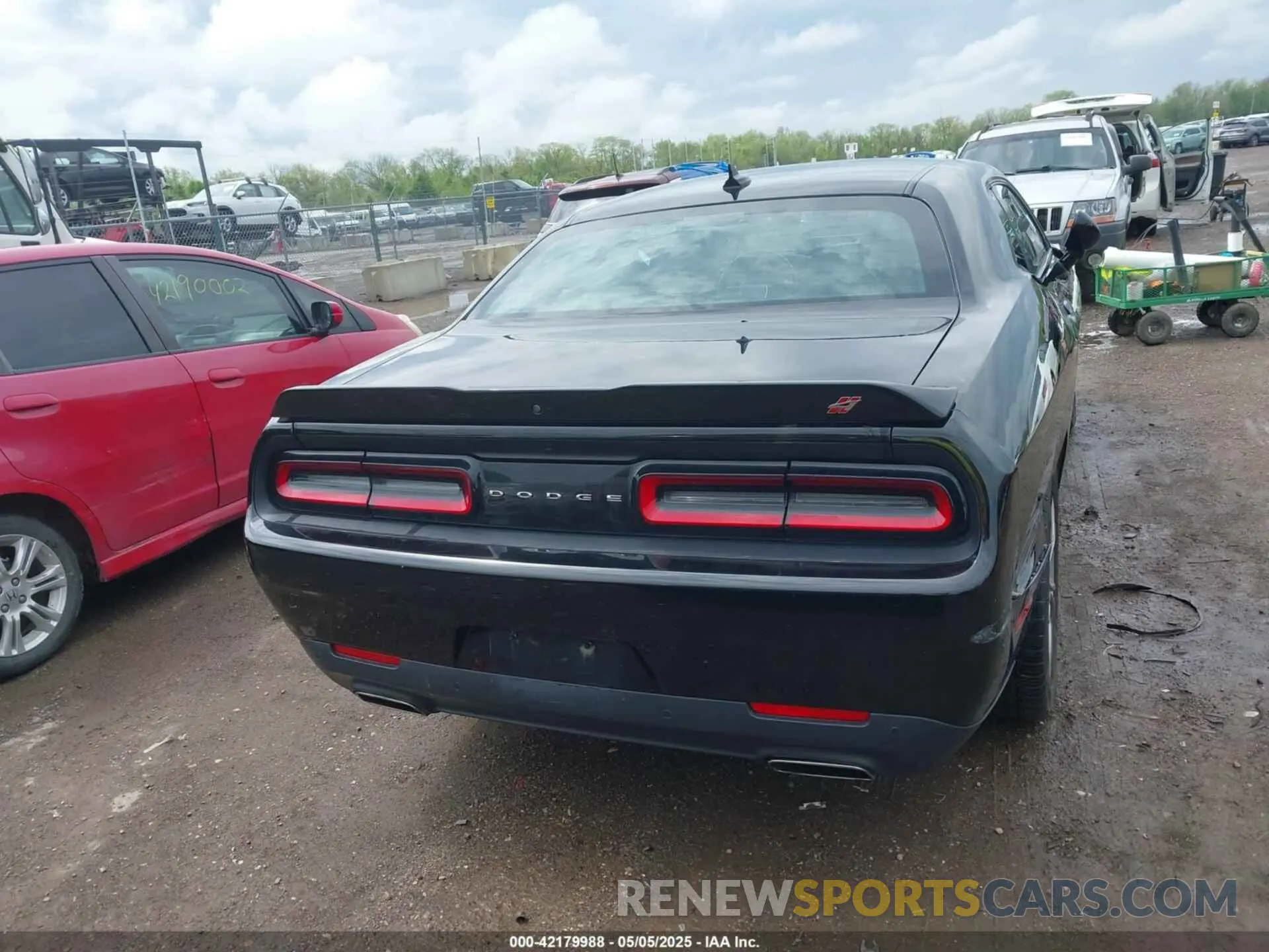 16 Photograph of a damaged car 2C3CDZKG5LH106271 DODGE CHALLENGER 2020
