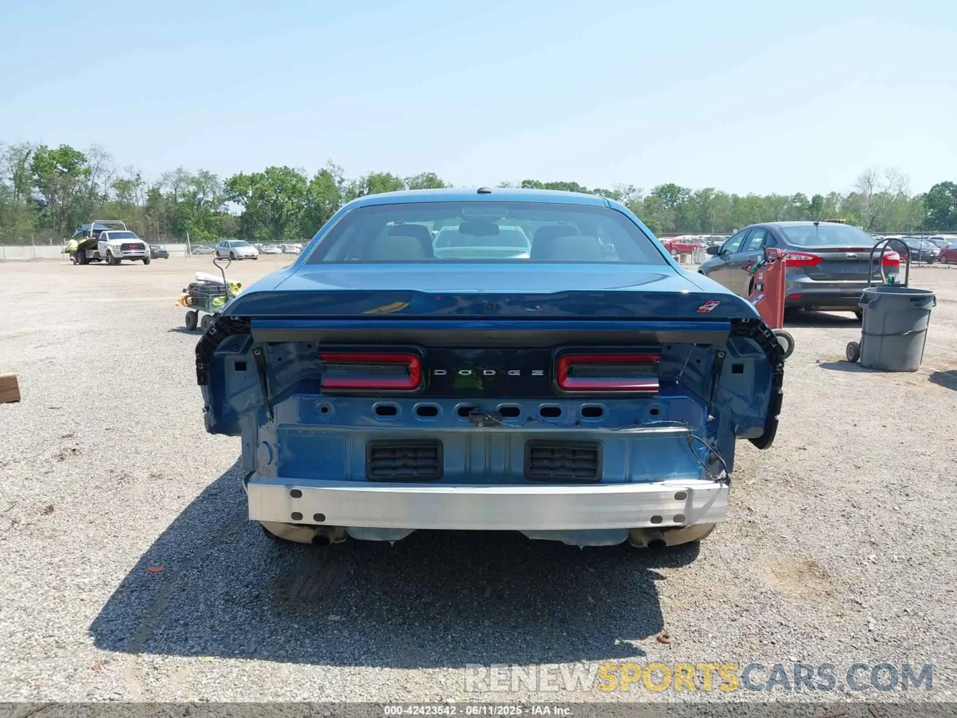 17 Photograph of a damaged car 2C3CDZKG7LH132922 DODGE CHALLENGER 2020