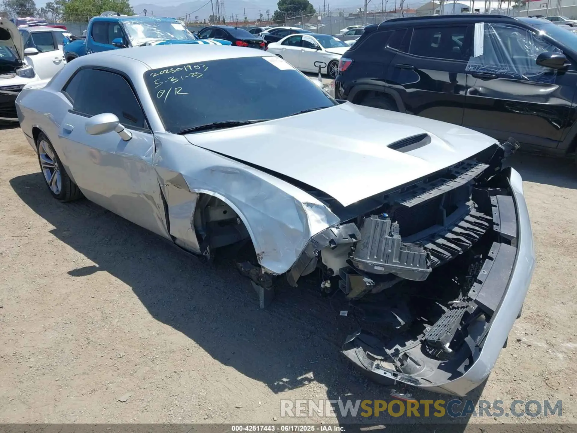 1 Photograph of a damaged car 2C3CDZBT0MH546803 DODGE CHALLENGER 2021