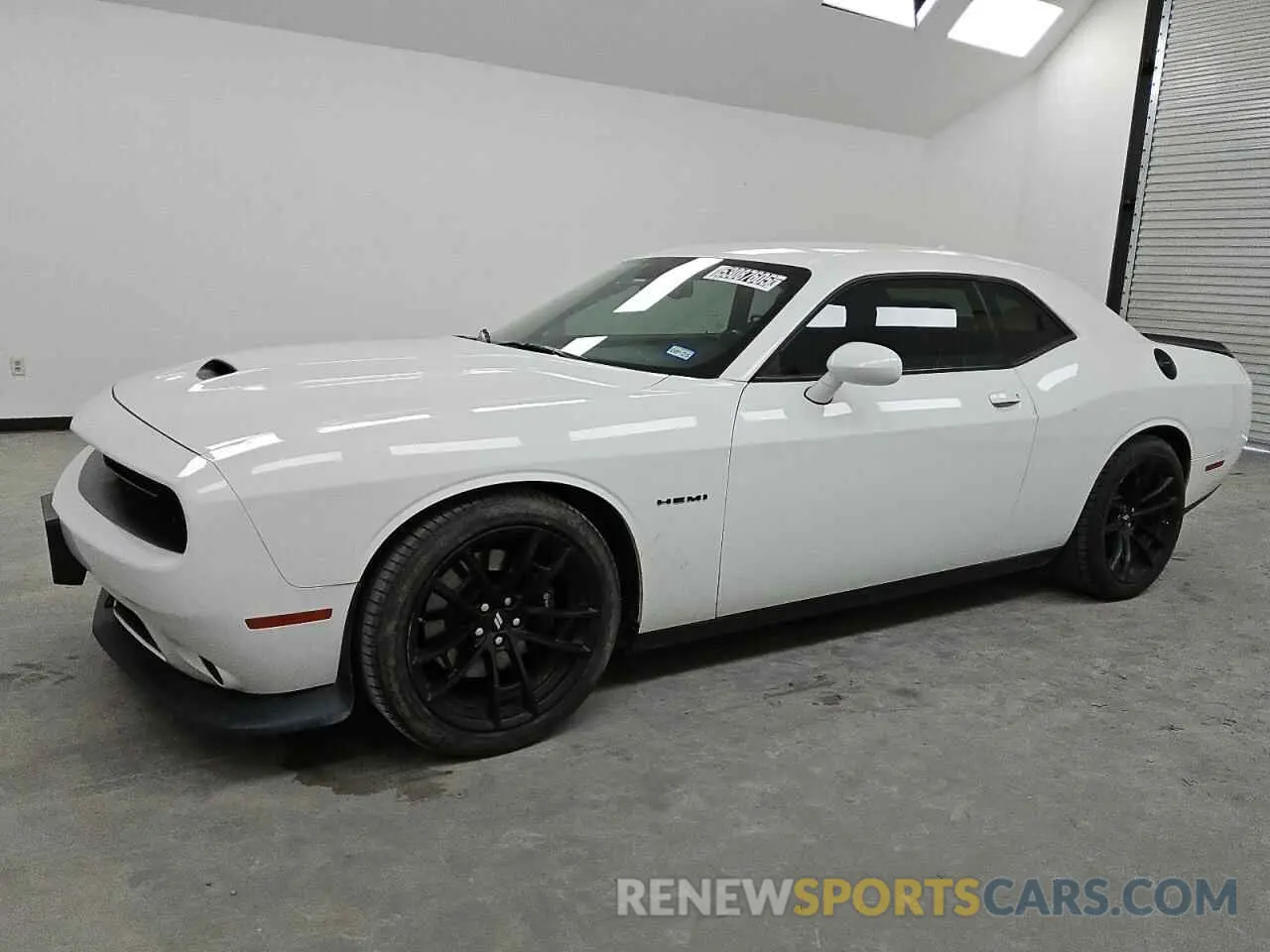 1 Photograph of a damaged car 2C3CDZBT0MH607180 DODGE CHALLENGER 2021