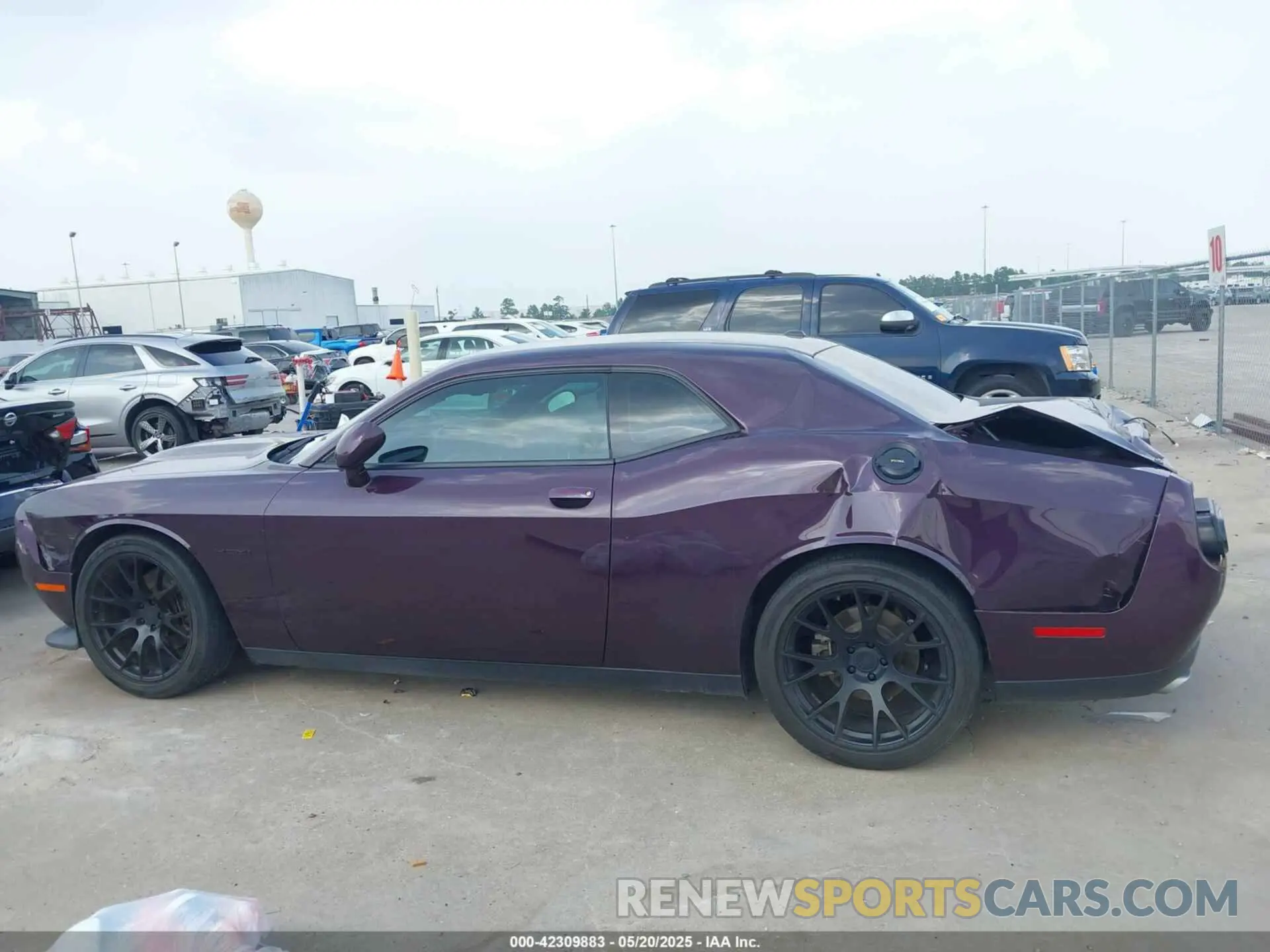14 Photograph of a damaged car 2C3CDZBT2MH572917 DODGE CHALLENGER 2021