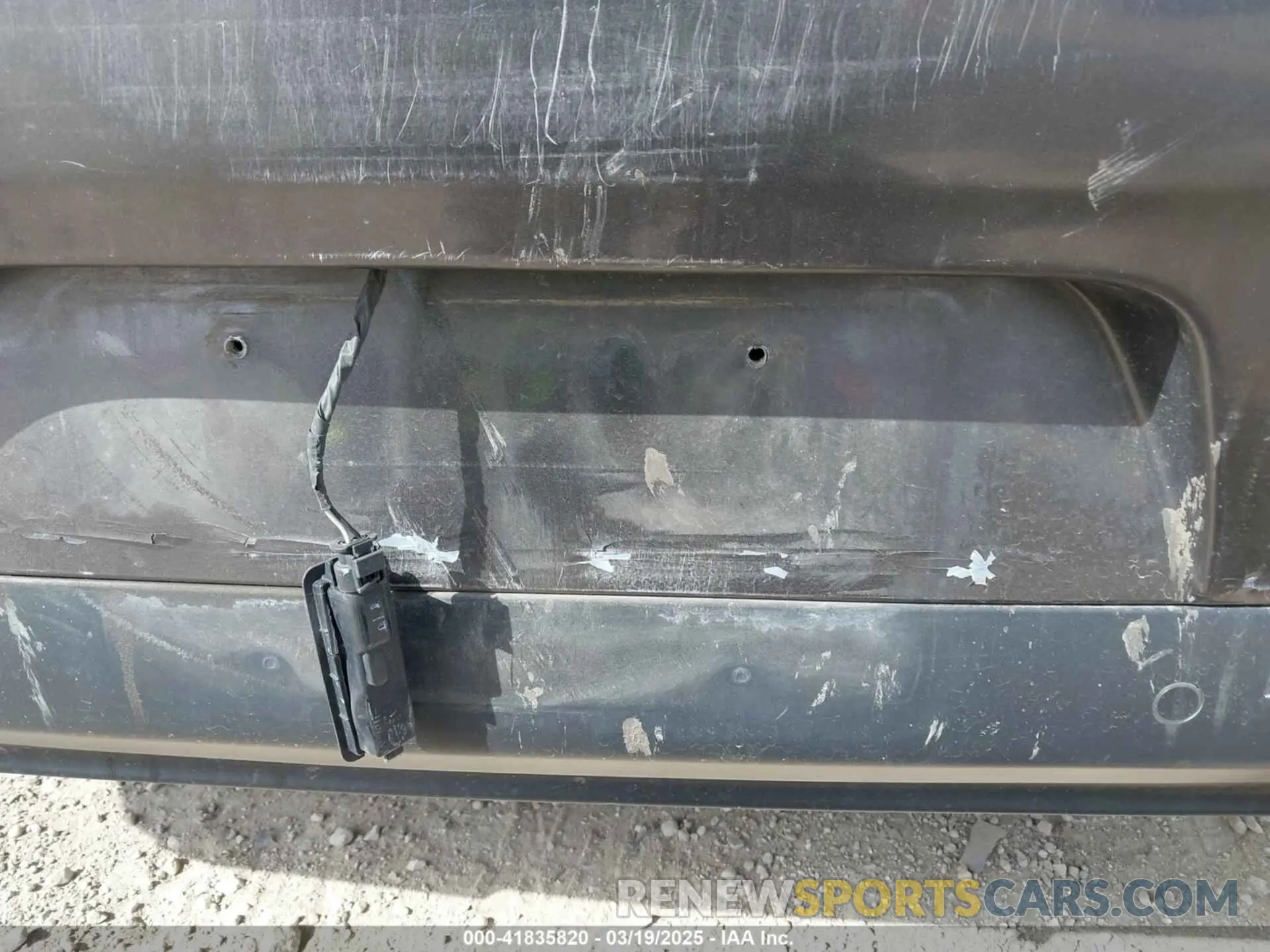 19 Photograph of a damaged car 2C3CDZBT5MH559949 DODGE CHALLENGER 2021