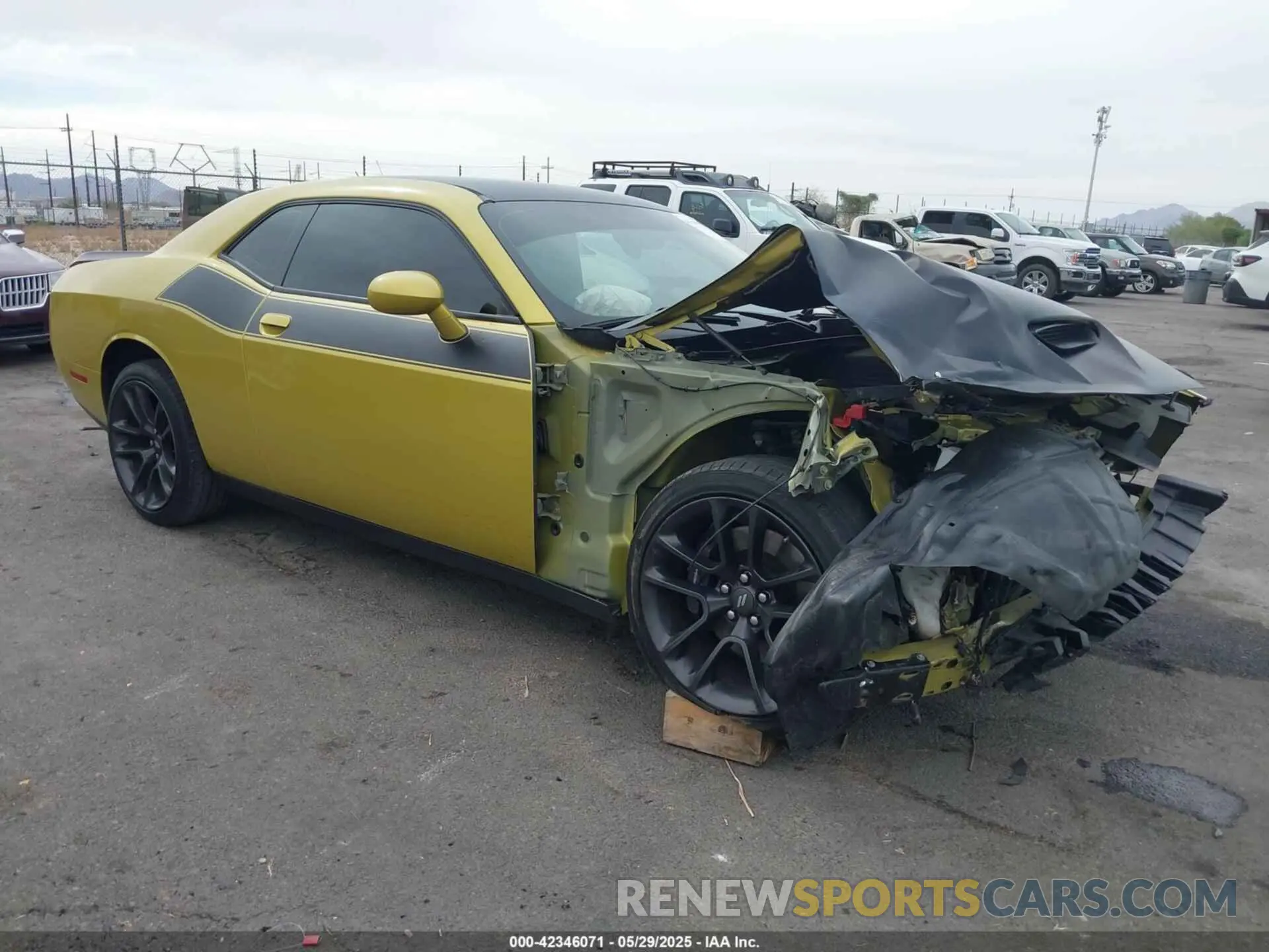 1 Photograph of a damaged car 2C3CDZBT5MH635251 DODGE CHALLENGER 2021