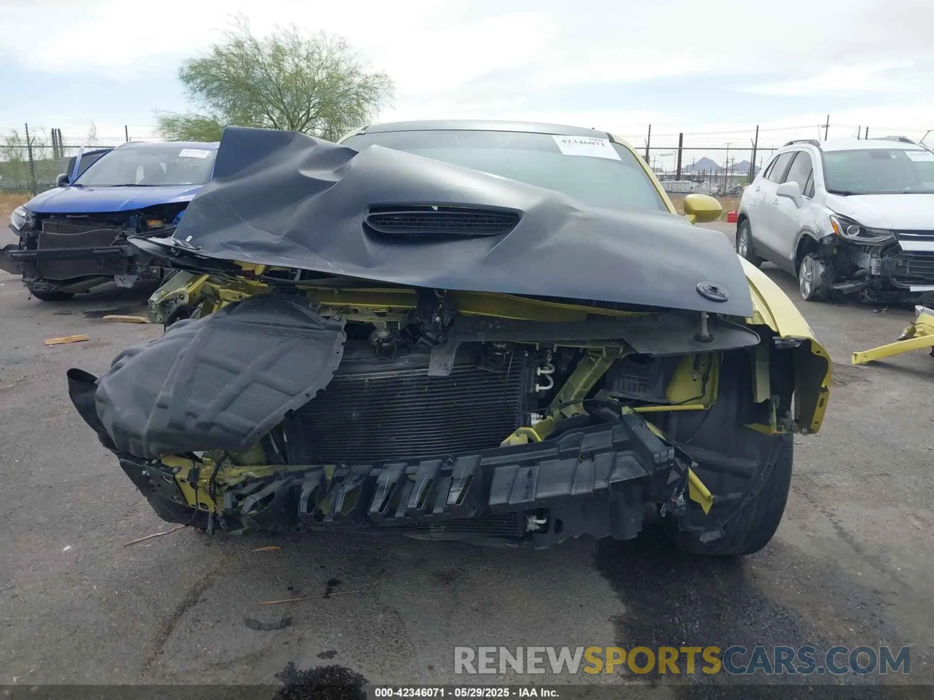 12 Photograph of a damaged car 2C3CDZBT5MH635251 DODGE CHALLENGER 2021
