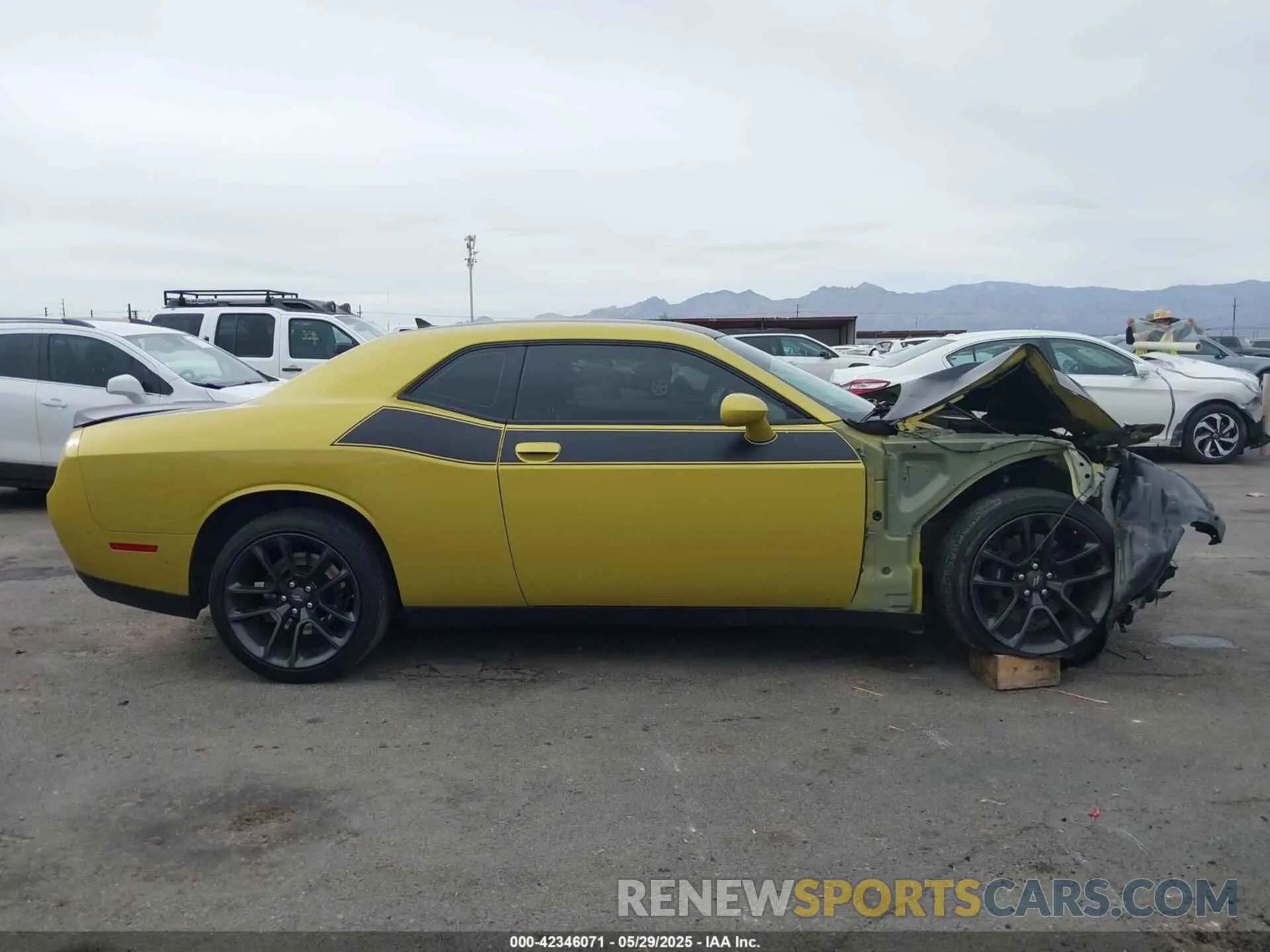 13 Photograph of a damaged car 2C3CDZBT5MH635251 DODGE CHALLENGER 2021