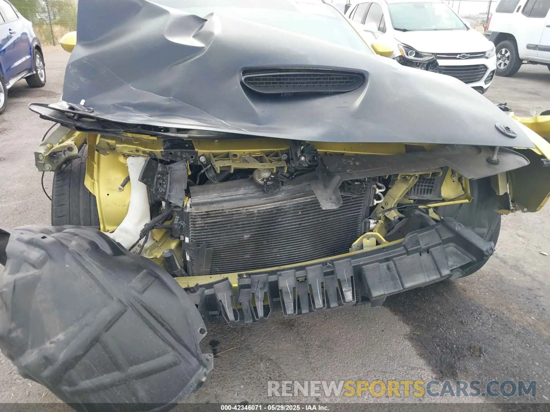 17 Photograph of a damaged car 2C3CDZBT5MH635251 DODGE CHALLENGER 2021