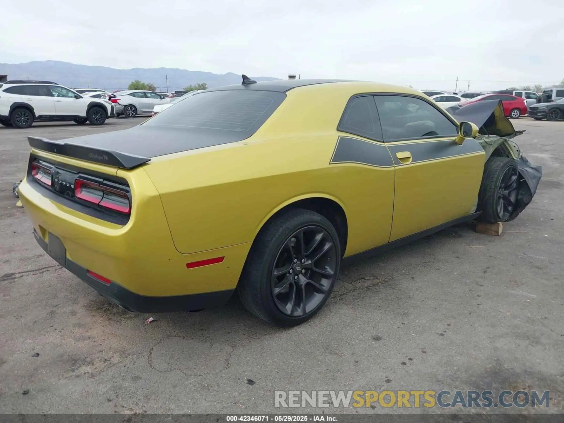 4 Photograph of a damaged car 2C3CDZBT5MH635251 DODGE CHALLENGER 2021