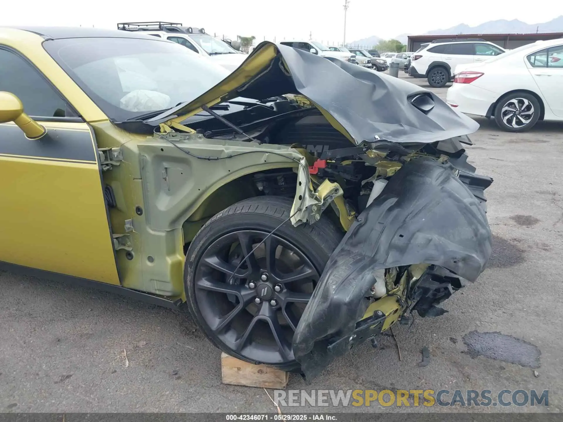 6 Photograph of a damaged car 2C3CDZBT5MH635251 DODGE CHALLENGER 2021
