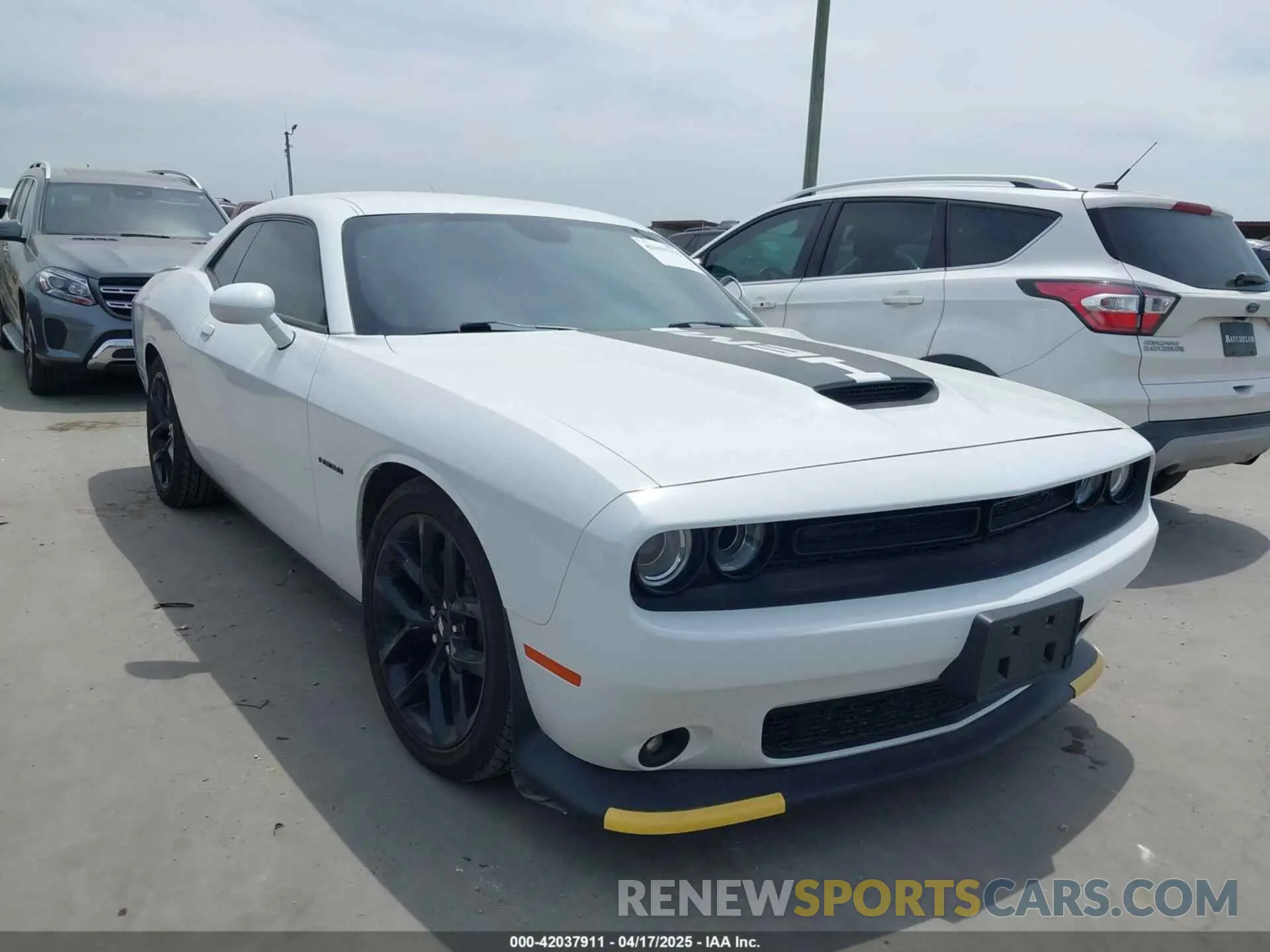 1 Photograph of a damaged car 2C3CDZBT7MH506427 DODGE CHALLENGER 2021