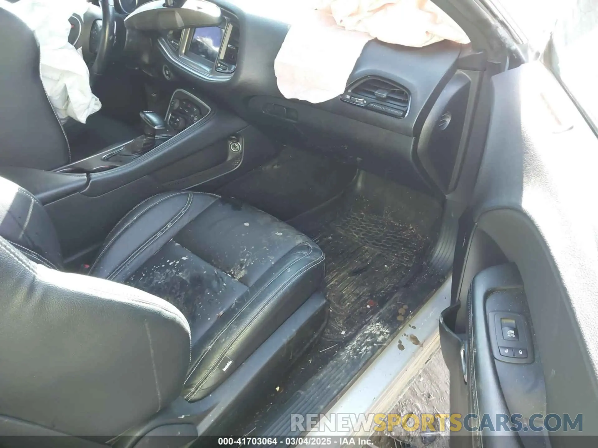 5 Photograph of a damaged car 2C3CDZBT7MH542375 DODGE CHALLENGER 2021