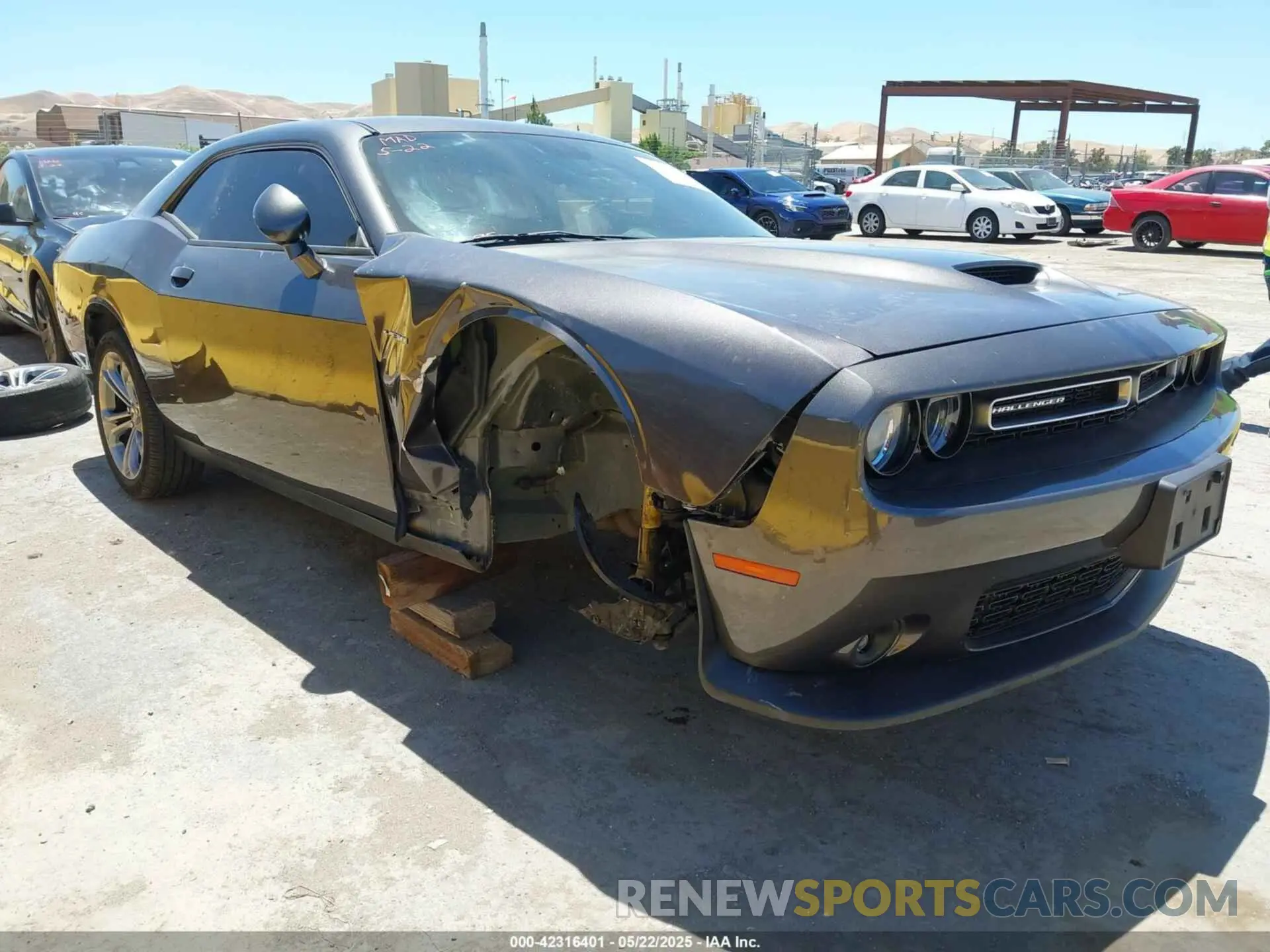 1 Photograph of a damaged car 2C3CDZBT8MH526489 DODGE CHALLENGER 2021