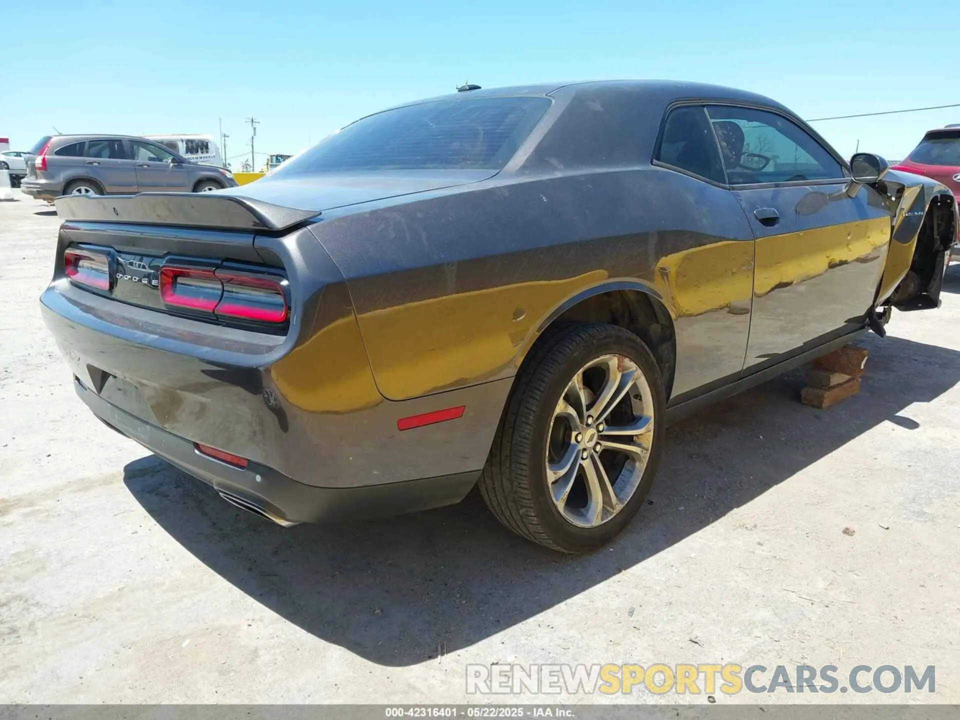 4 Photograph of a damaged car 2C3CDZBT8MH526489 DODGE CHALLENGER 2021