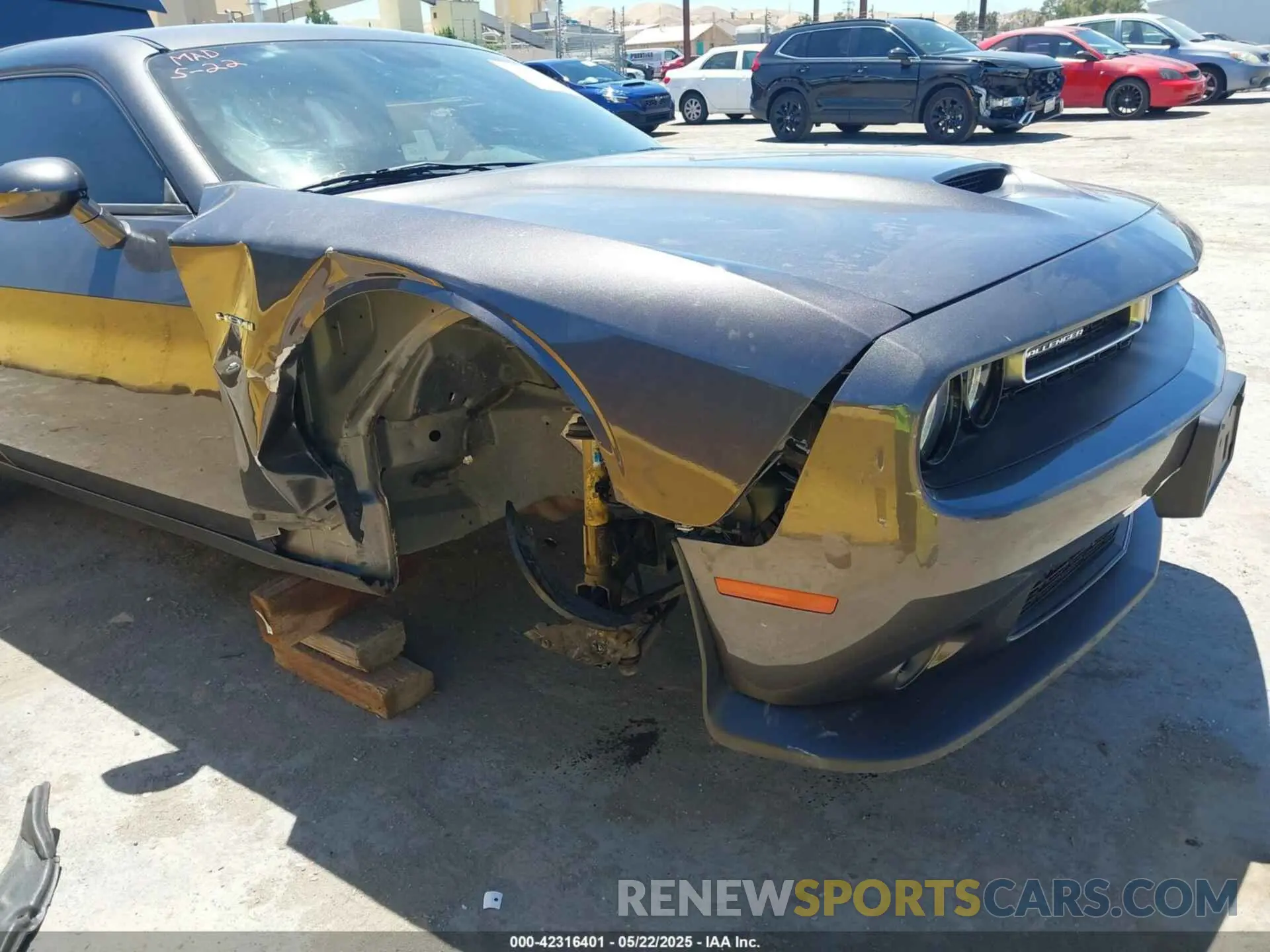 6 Photograph of a damaged car 2C3CDZBT8MH526489 DODGE CHALLENGER 2021