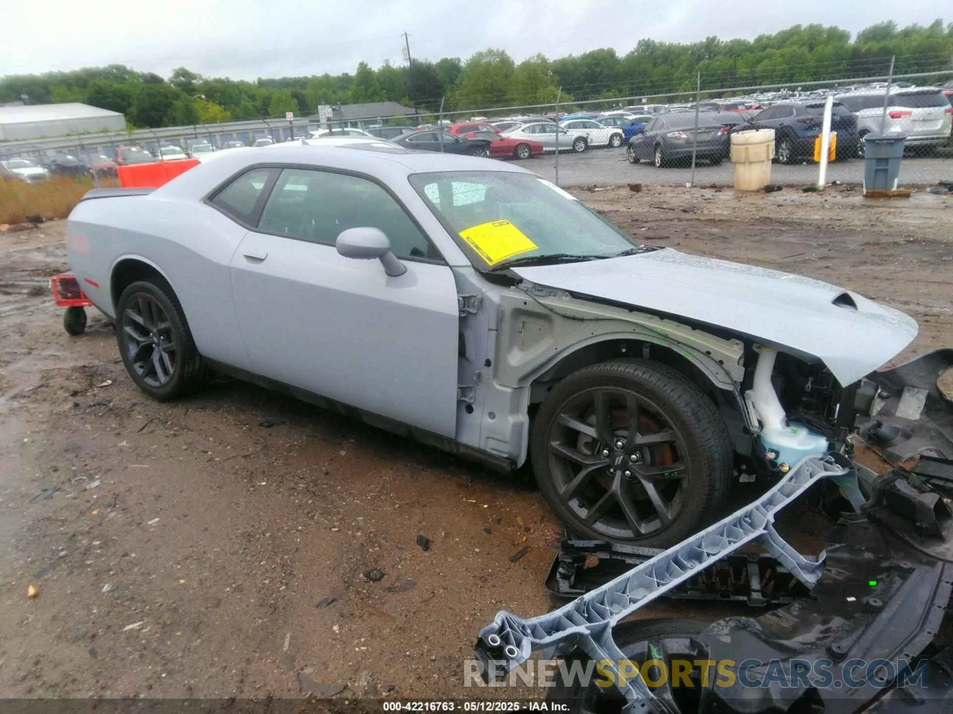 1 Photograph of a damaged car 2C3CDZBT8MH564773 DODGE CHALLENGER 2021