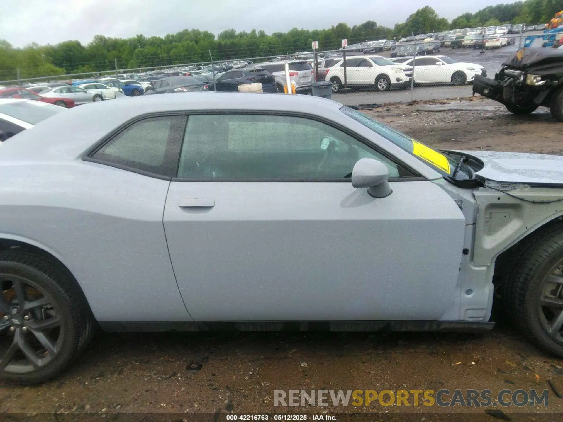 13 Photograph of a damaged car 2C3CDZBT8MH564773 DODGE CHALLENGER 2021