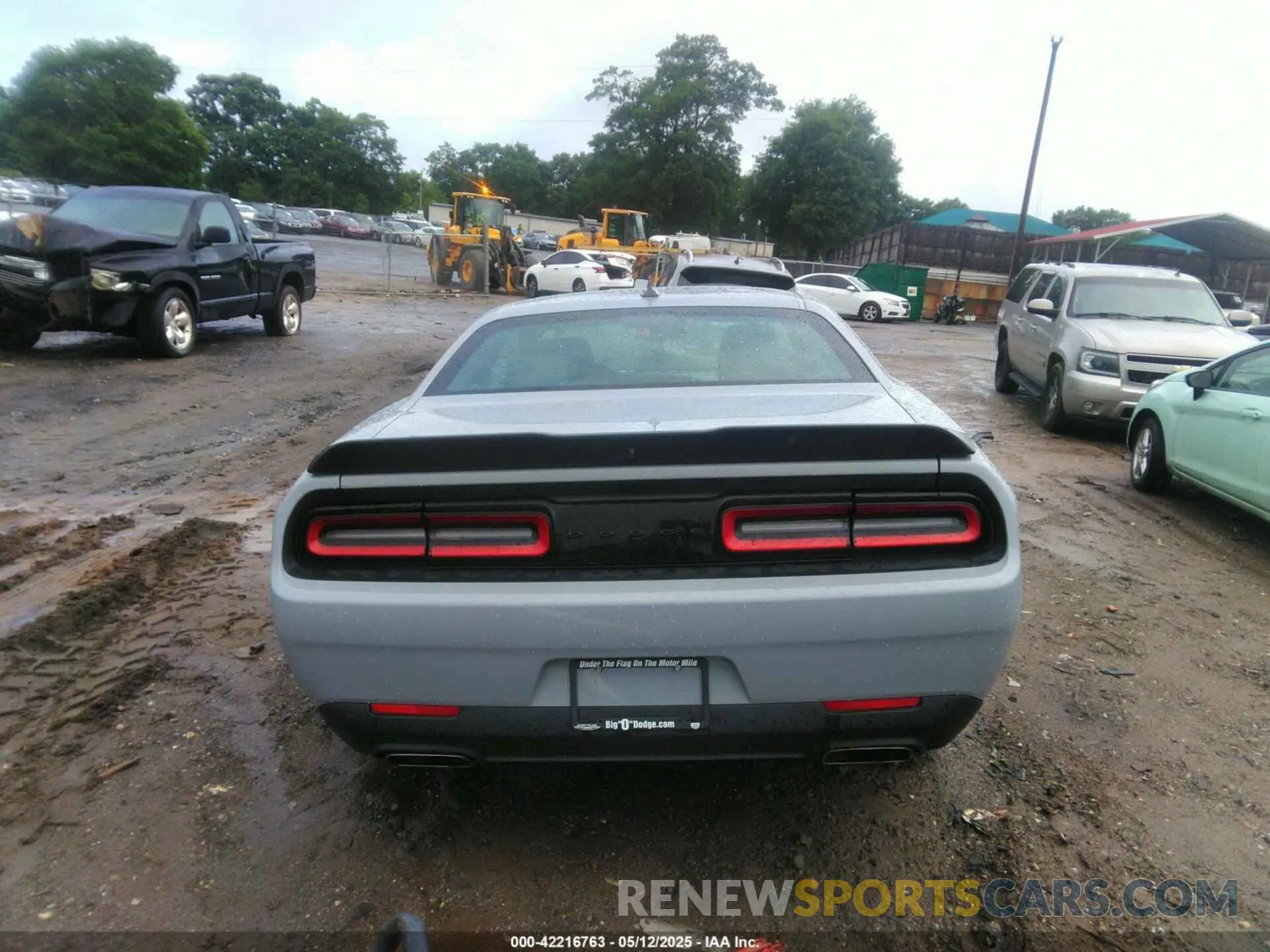 16 Photograph of a damaged car 2C3CDZBT8MH564773 DODGE CHALLENGER 2021