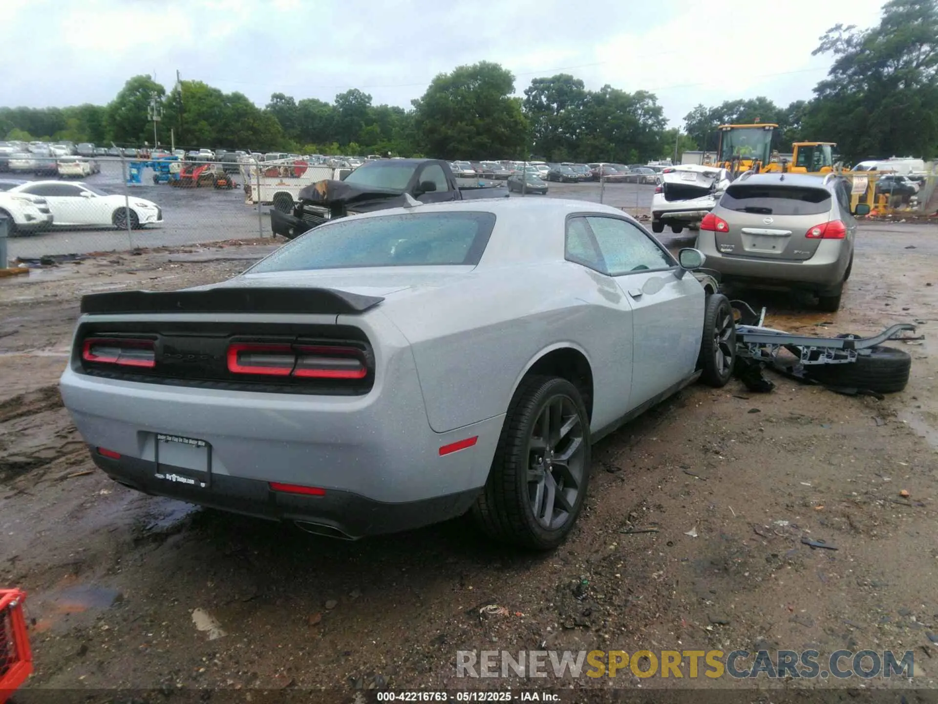 4 Photograph of a damaged car 2C3CDZBT8MH564773 DODGE CHALLENGER 2021