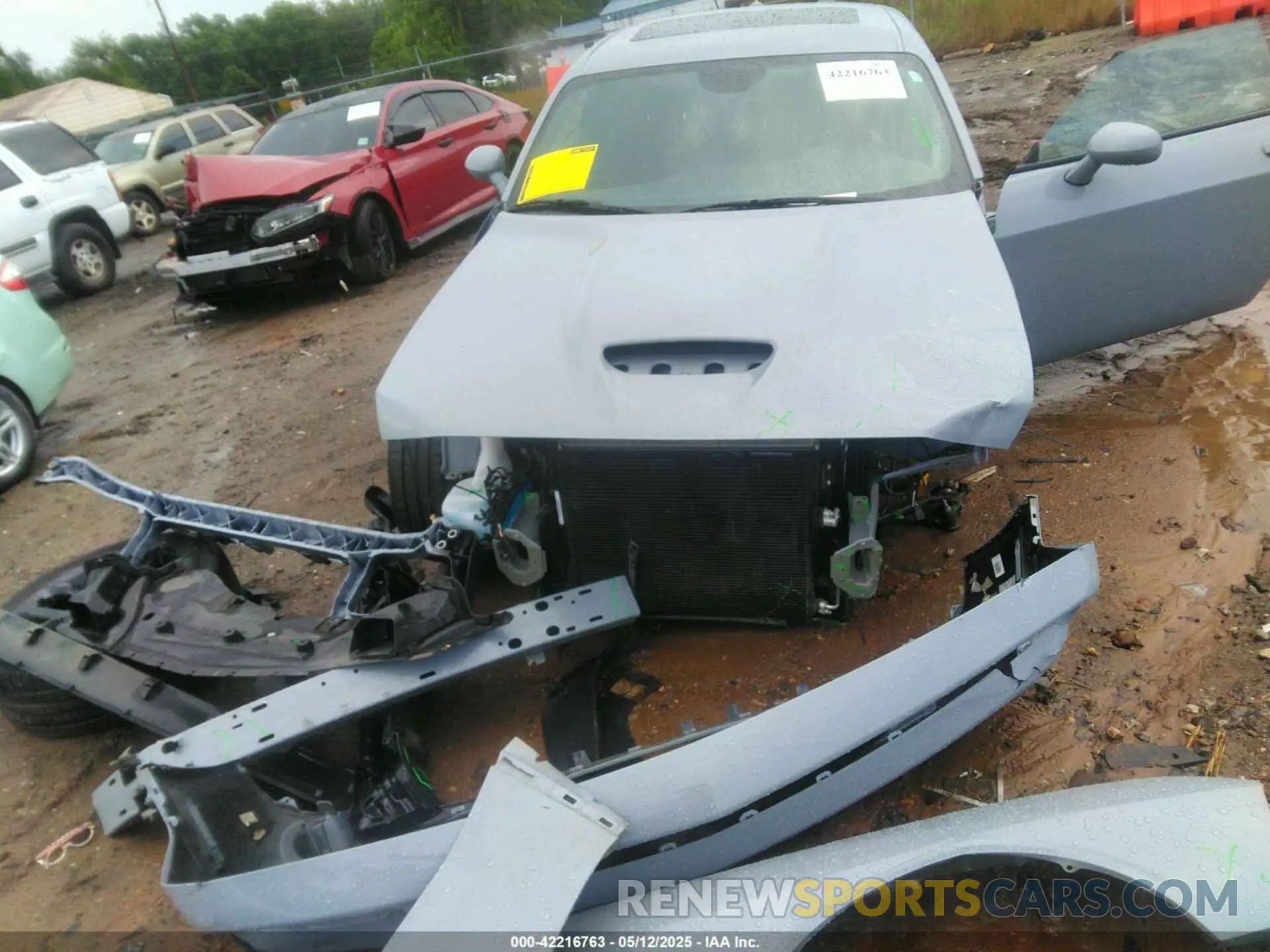 6 Photograph of a damaged car 2C3CDZBT8MH564773 DODGE CHALLENGER 2021