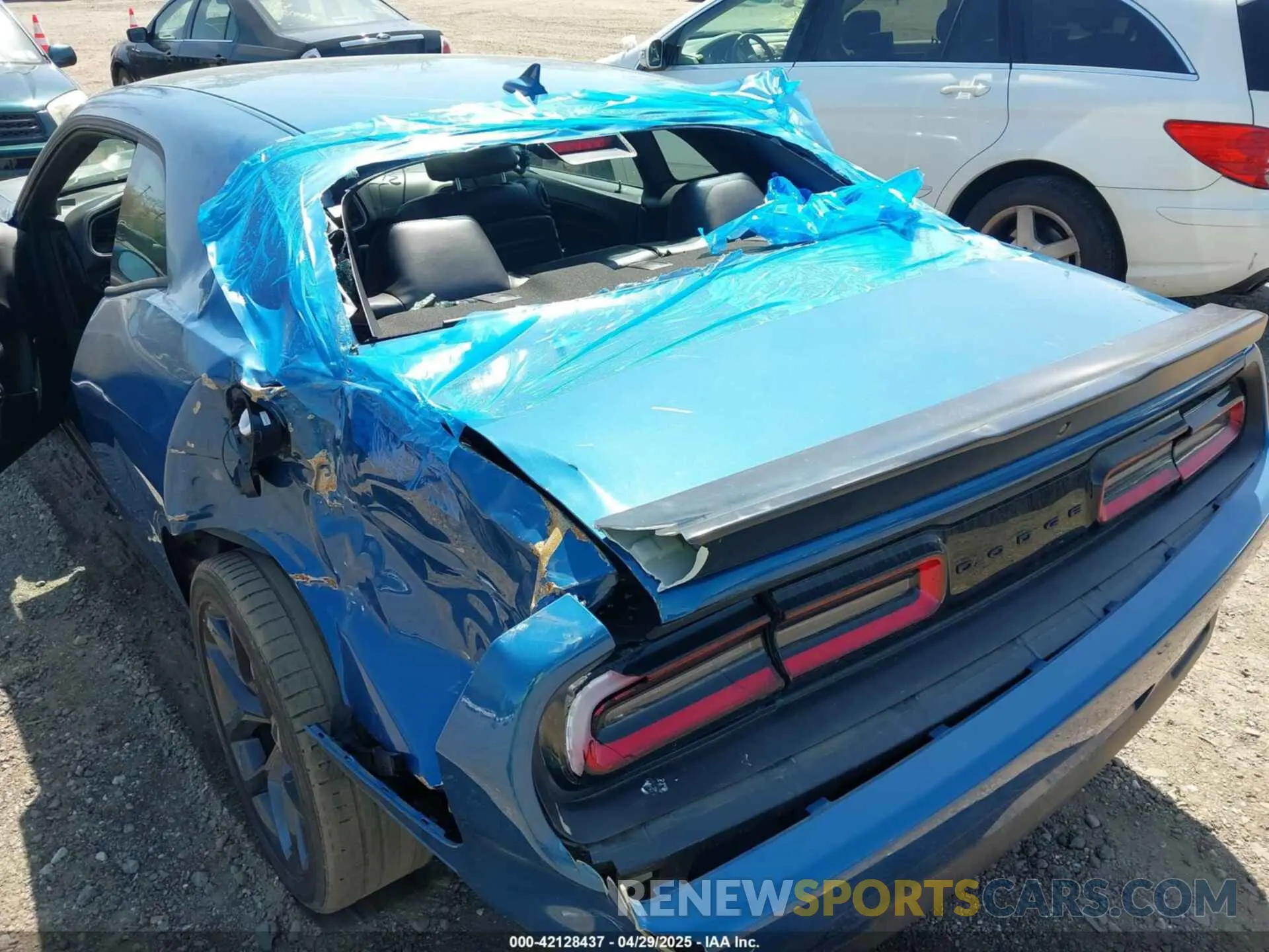 6 Photograph of a damaged car 2C3CDZBT9MH631414 DODGE CHALLENGER 2021