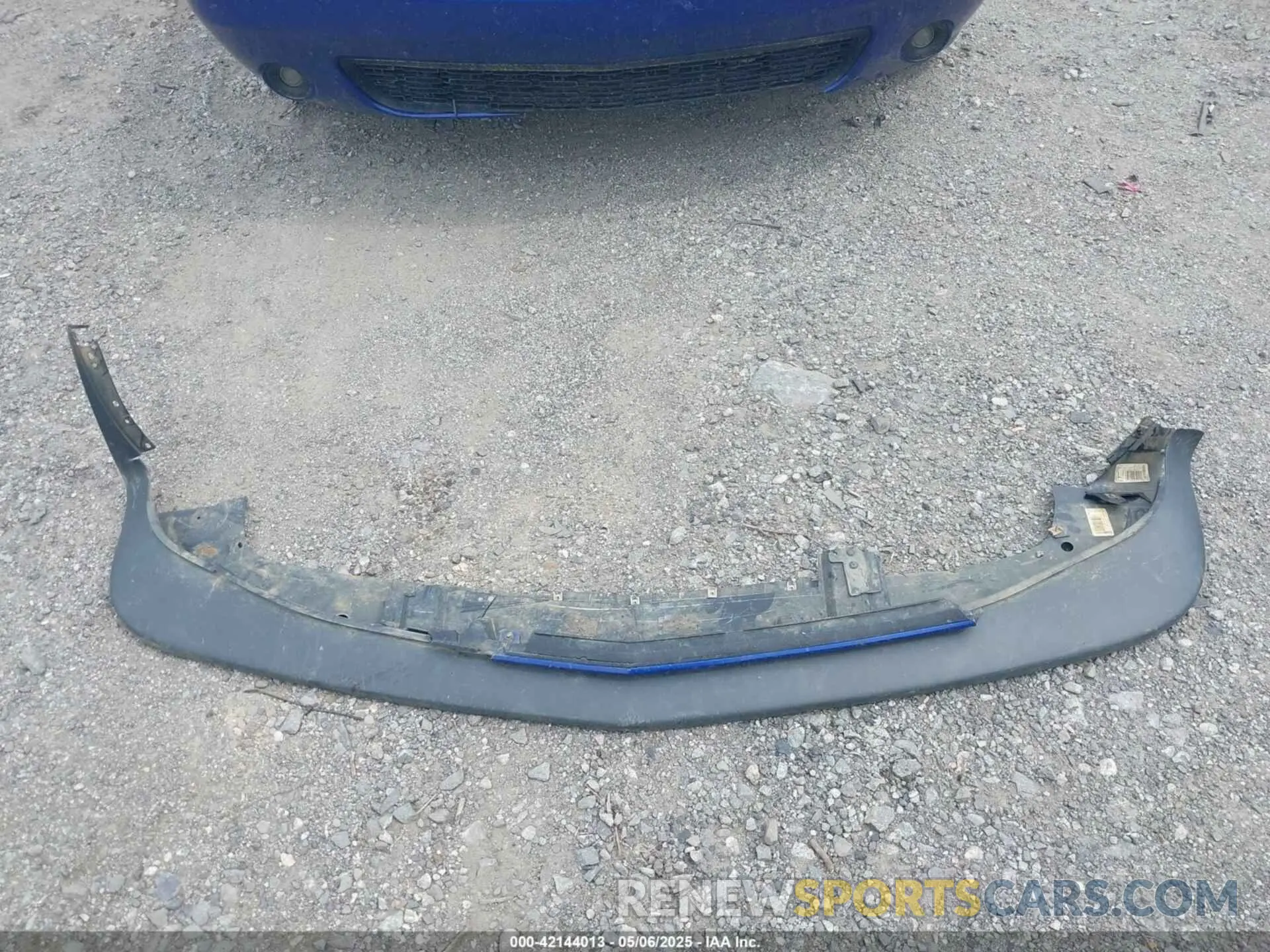 12 Photograph of a damaged car 2C3CDZBTXMH560367 DODGE CHALLENGER 2021