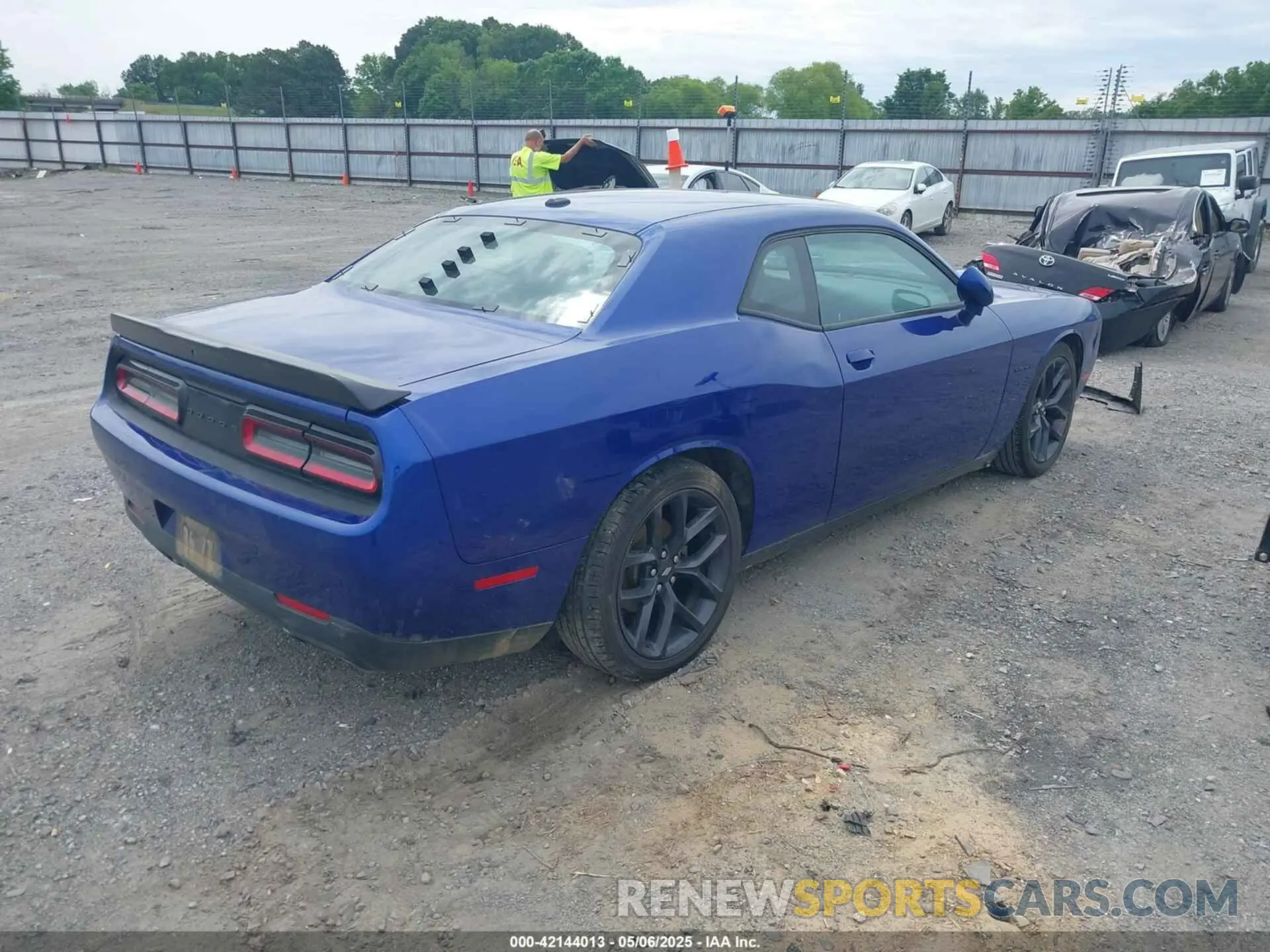 4 Photograph of a damaged car 2C3CDZBTXMH560367 DODGE CHALLENGER 2021