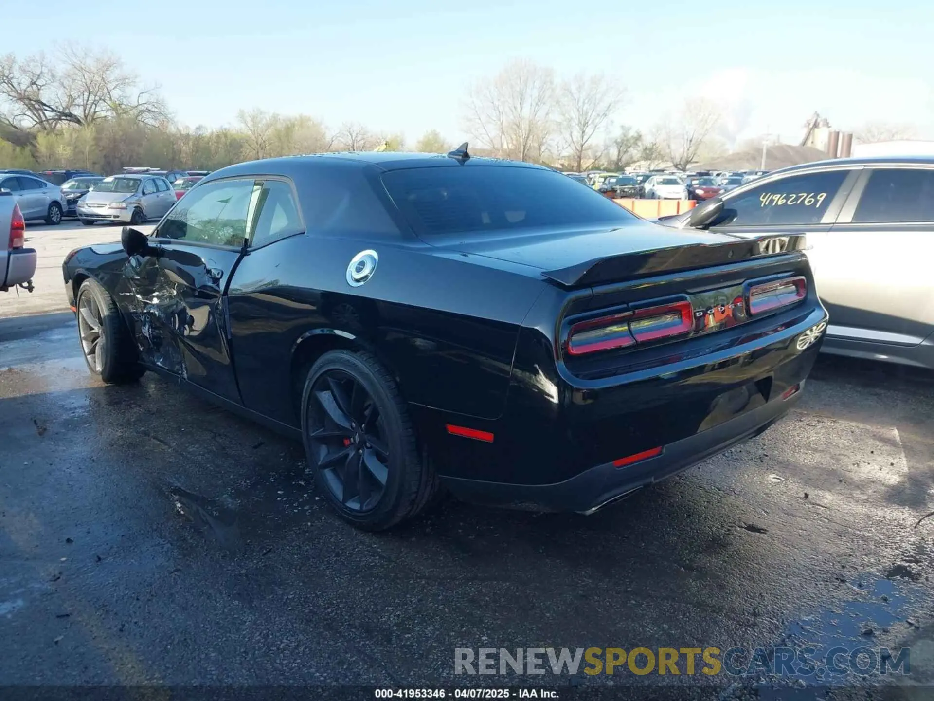 3 Photograph of a damaged car 2C3CDZBTXMH680640 DODGE CHALLENGER 2021