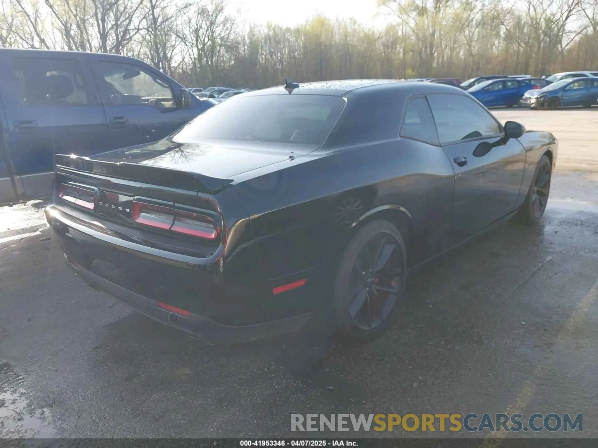 4 Photograph of a damaged car 2C3CDZBTXMH680640 DODGE CHALLENGER 2021