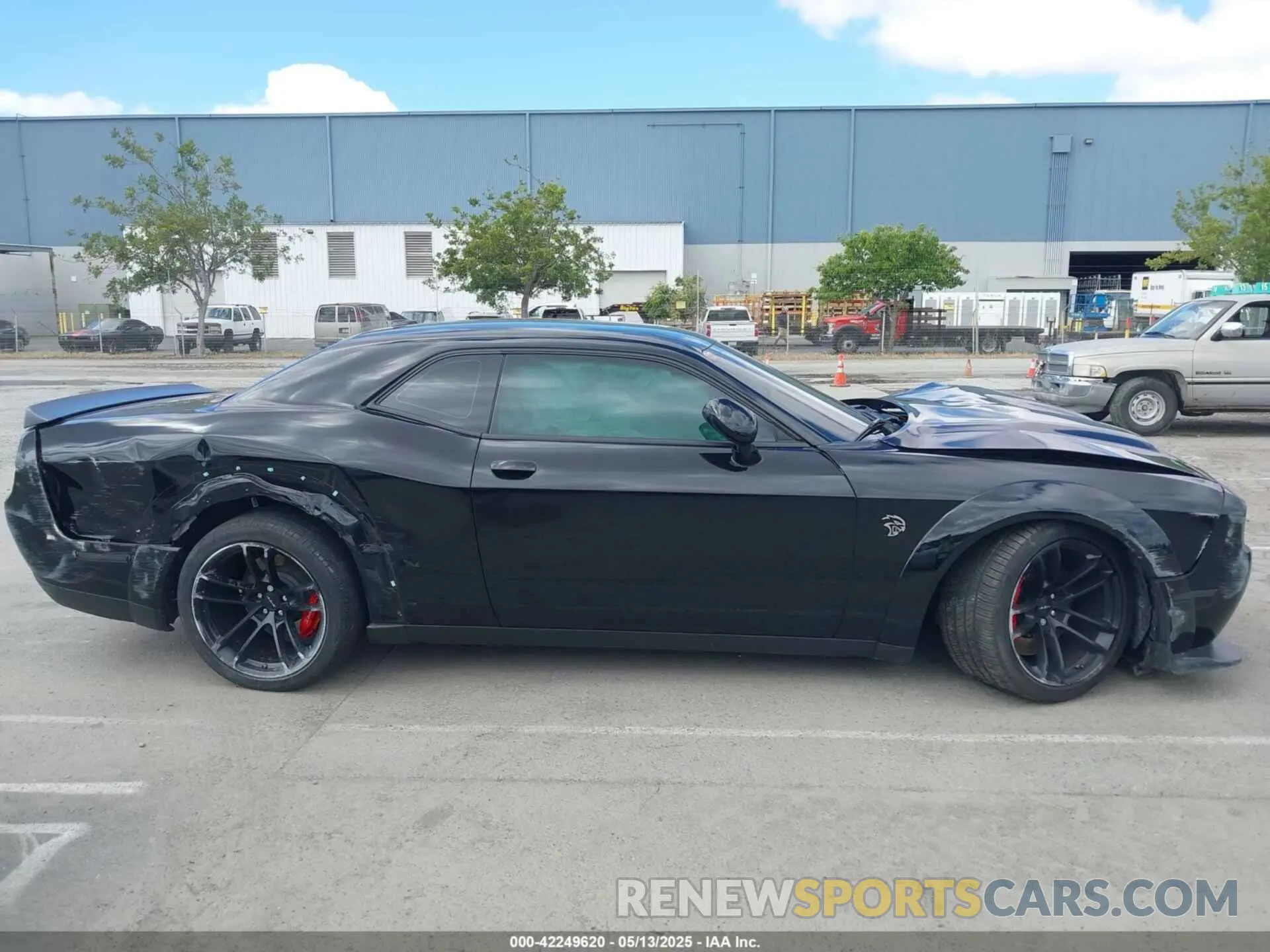 14 Photograph of a damaged car 2C3CDZC93MH626955 DODGE CHALLENGER 2021