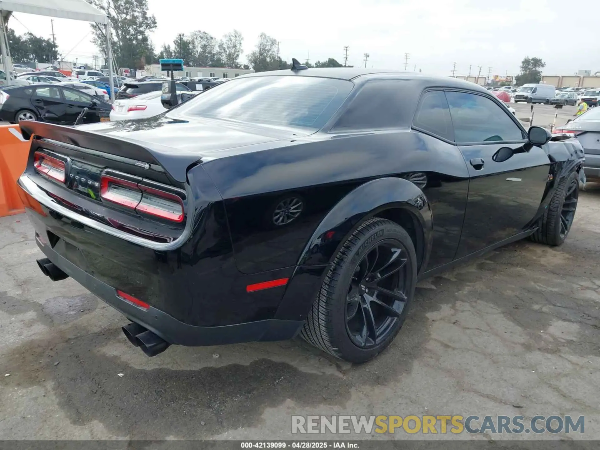 4 Photograph of a damaged car 2C3CDZFJ2MH507204 DODGE CHALLENGER 2021