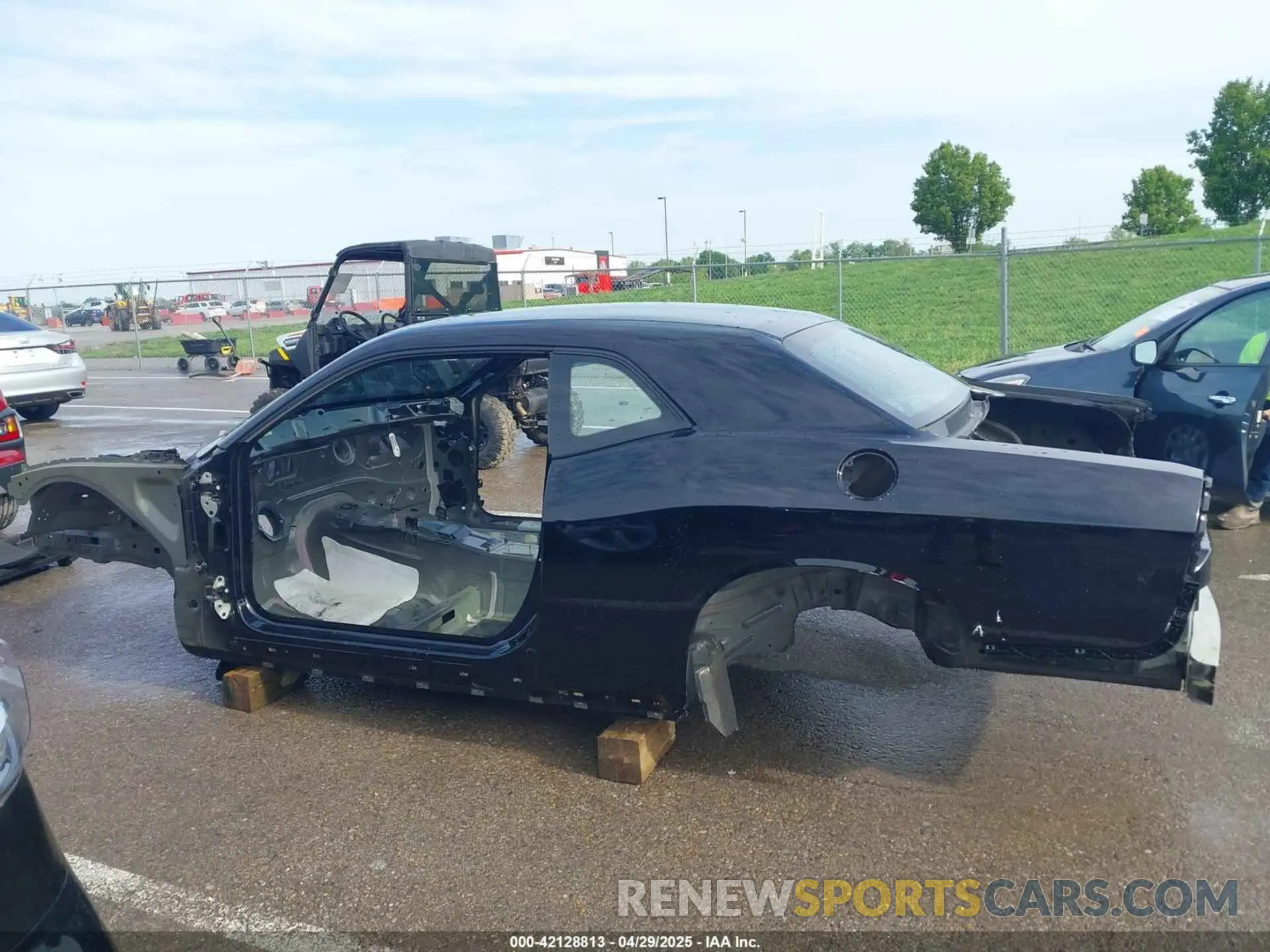 13 Photograph of a damaged car 2C3CDZFJ4MH663907 DODGE CHALLENGER 2021
