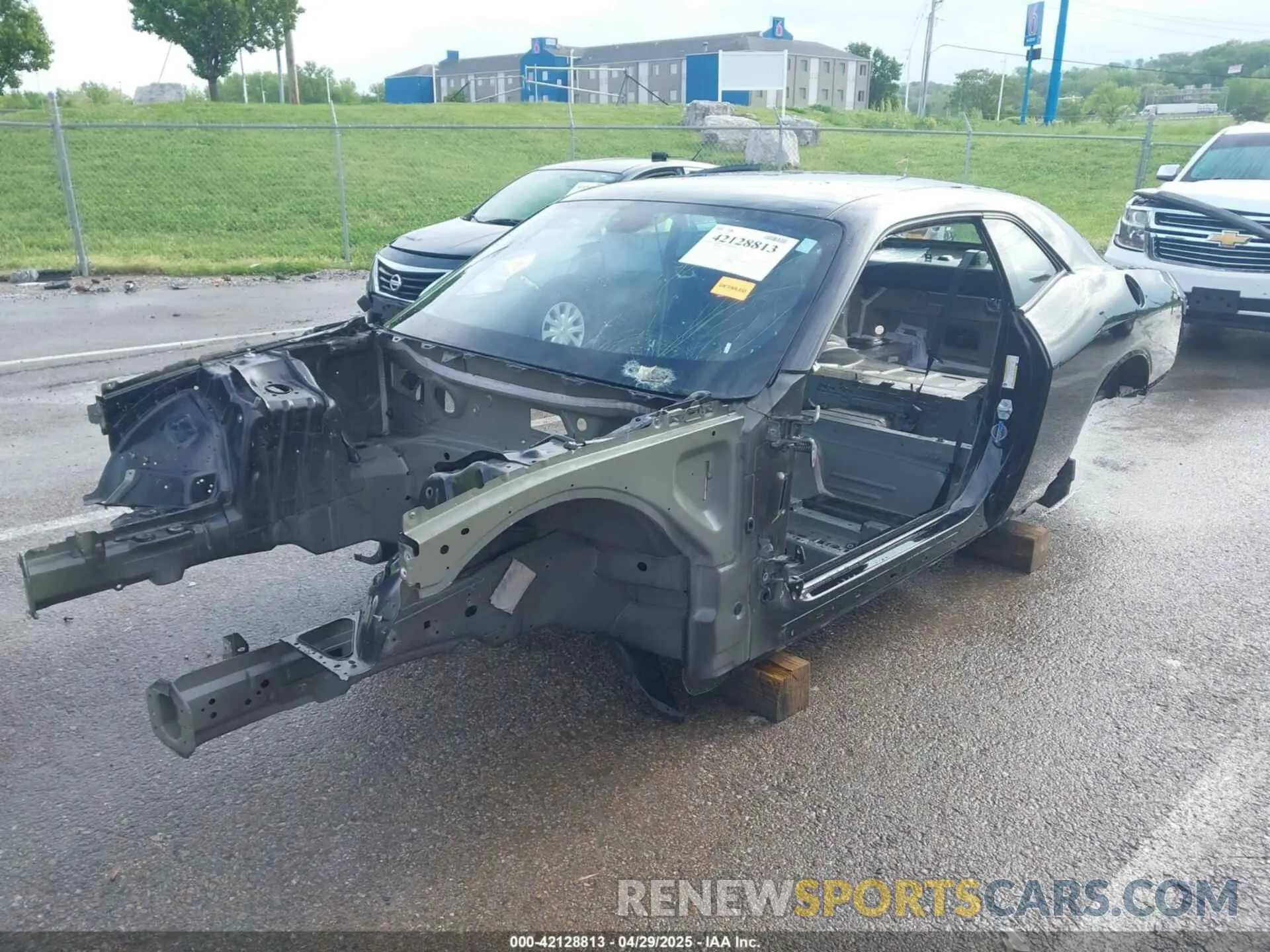 2 Photograph of a damaged car 2C3CDZFJ4MH663907 DODGE CHALLENGER 2021