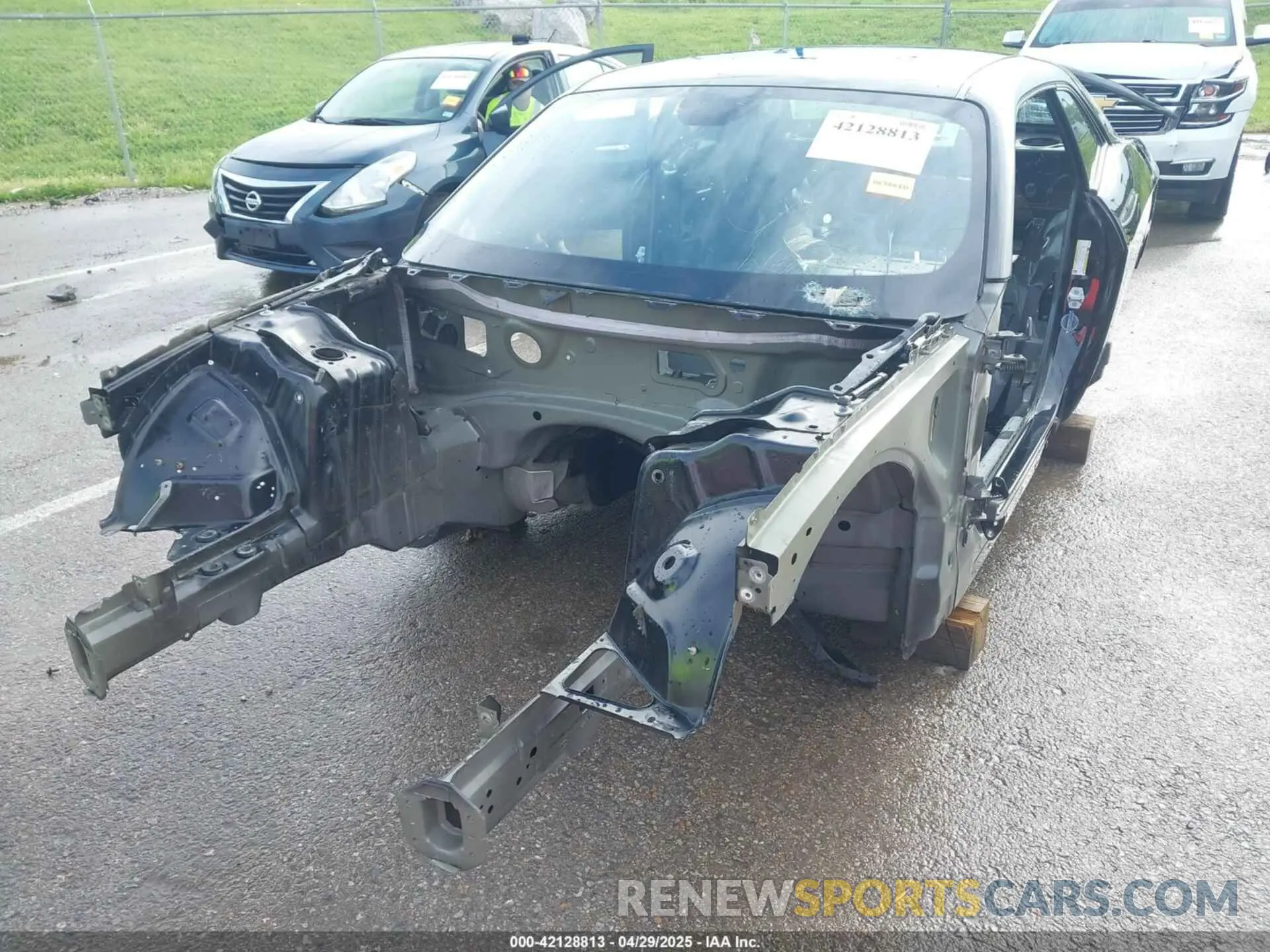 6 Photograph of a damaged car 2C3CDZFJ4MH663907 DODGE CHALLENGER 2021