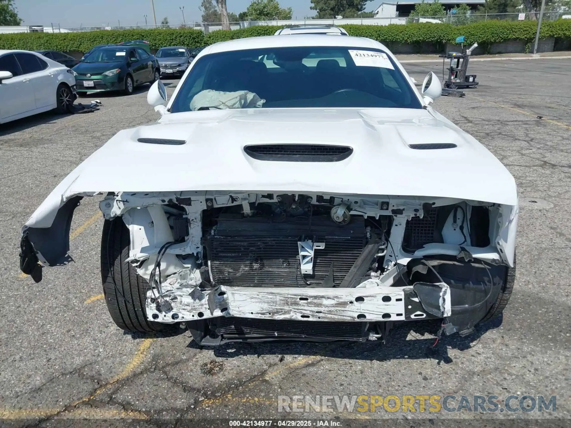 6 Photograph of a damaged car 2C3CDZFJ5MH530752 DODGE CHALLENGER 2021
