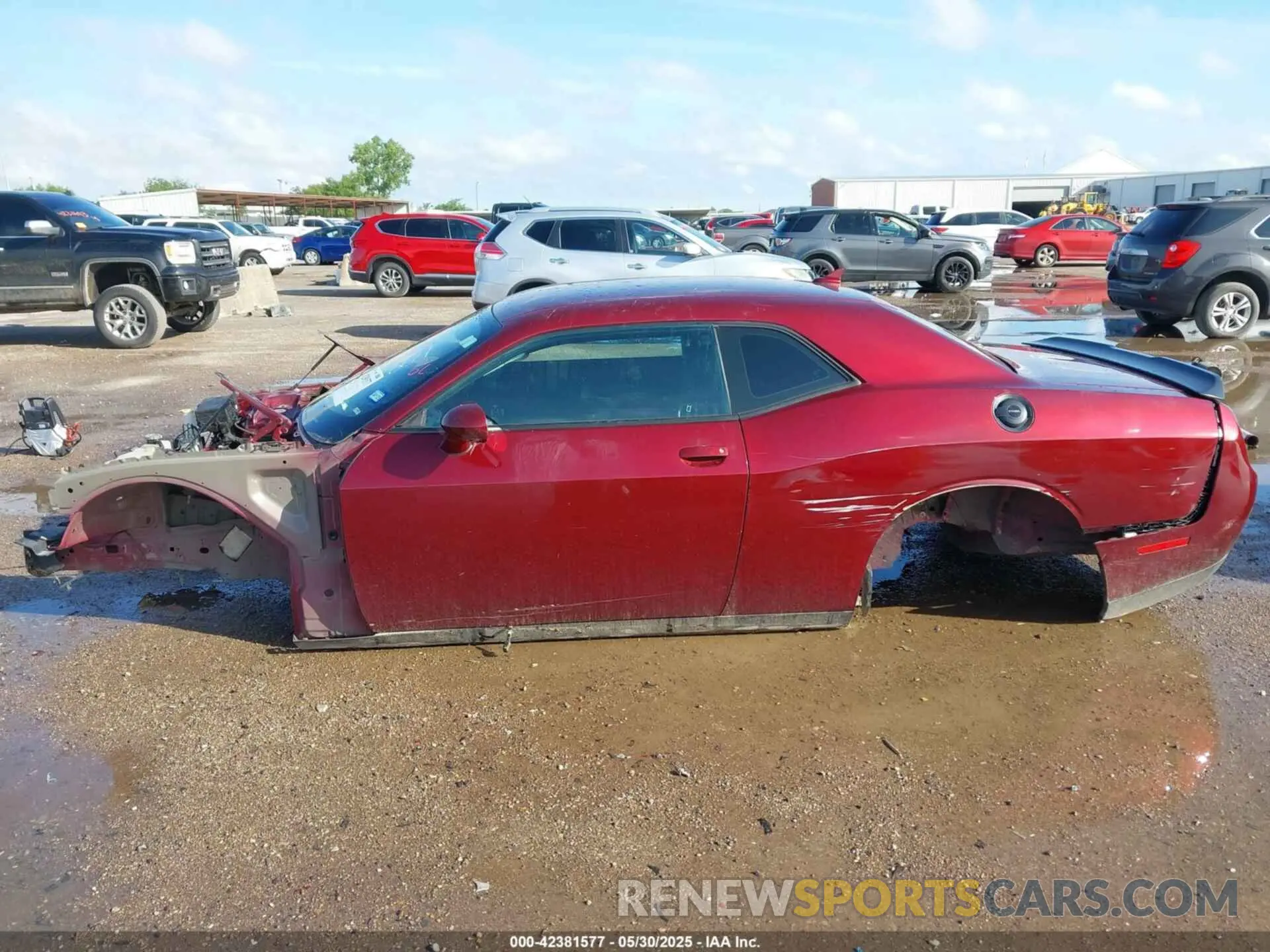 14 Photograph of a damaged car 2C3CDZFJ5MH586898 DODGE CHALLENGER 2021