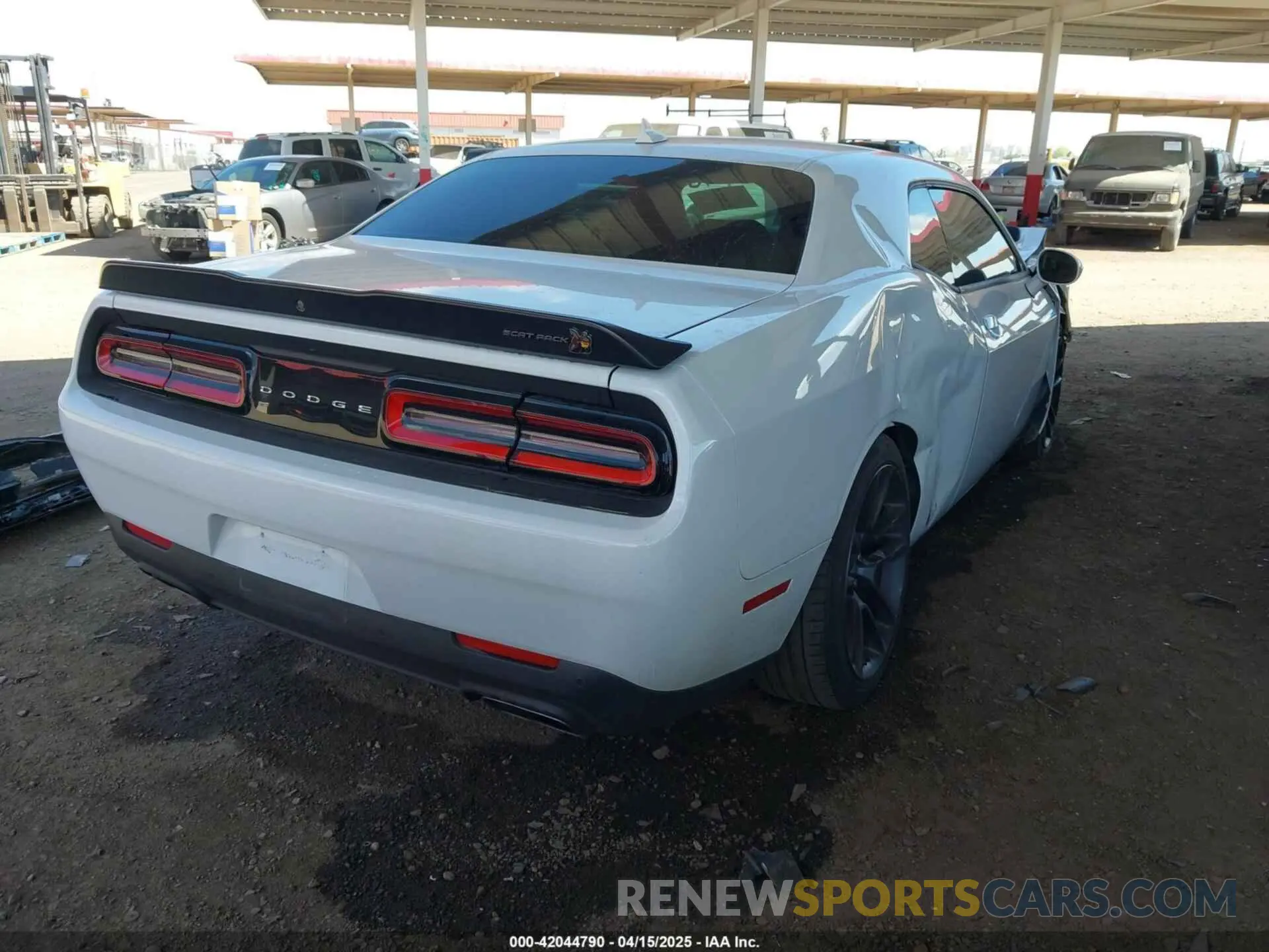 4 Photograph of a damaged car 2C3CDZFJ5MH667657 DODGE CHALLENGER 2021