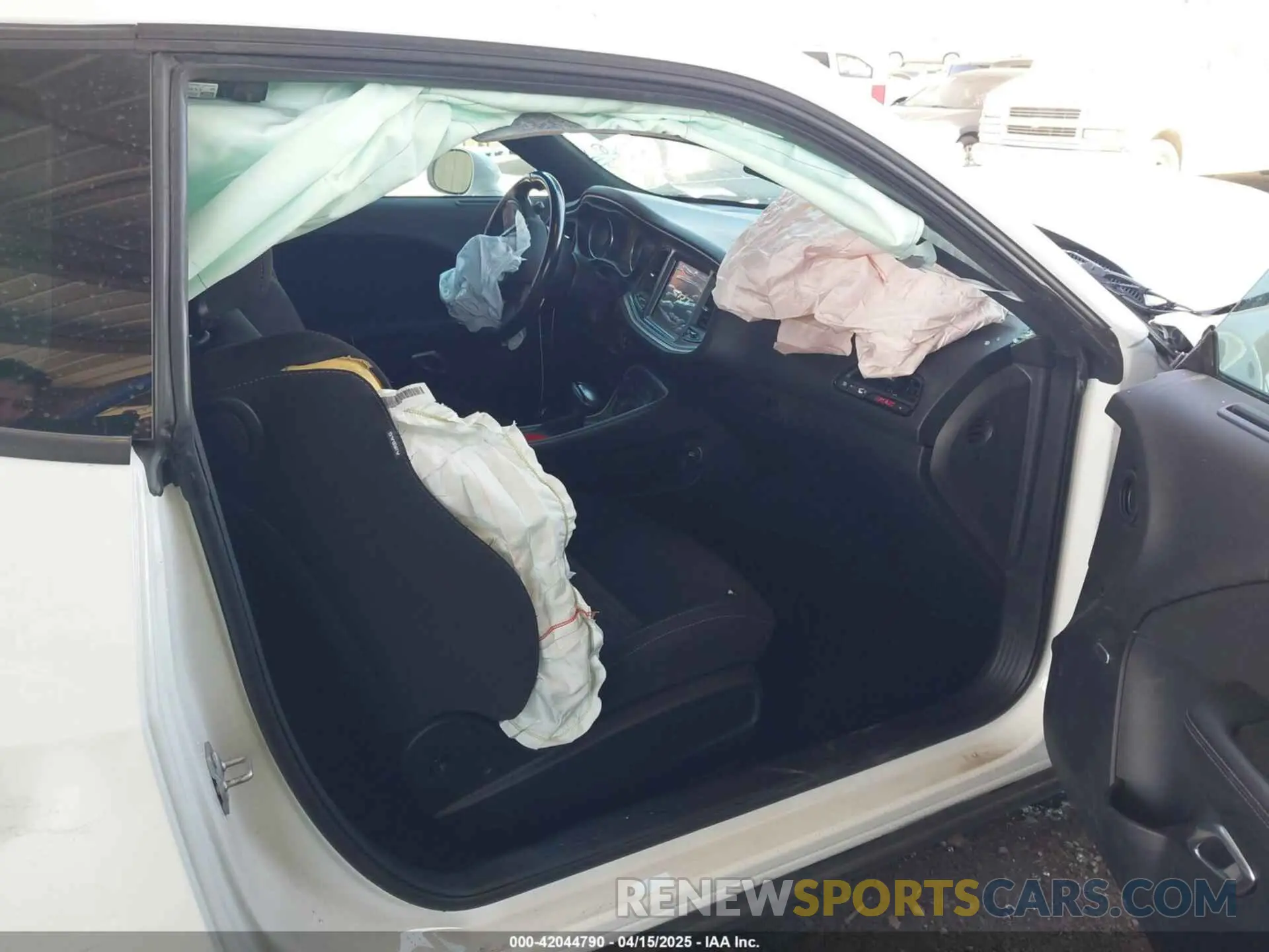 5 Photograph of a damaged car 2C3CDZFJ5MH667657 DODGE CHALLENGER 2021