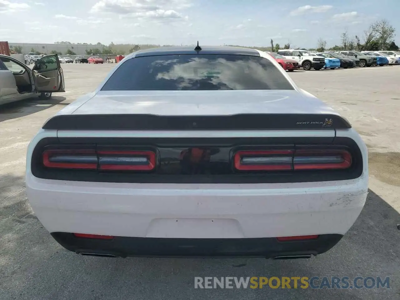 6 Photograph of a damaged car 2C3CDZFJ6MH530789 DODGE CHALLENGER 2021