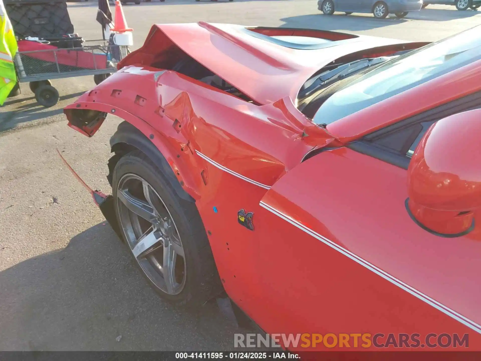 19 Photograph of a damaged car 2C3CDZFJ9MH637240 DODGE CHALLENGER 2021