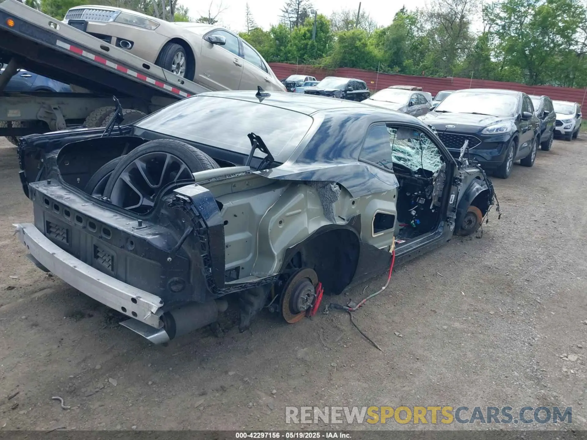 4 Photograph of a damaged car 2C3CDZFJ9MH641983 DODGE CHALLENGER 2021