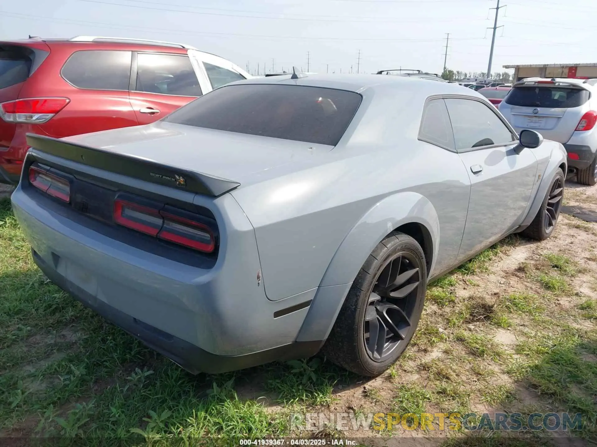 4 Photograph of a damaged car 2C3CDZFJ9MH645001 DODGE CHALLENGER 2021