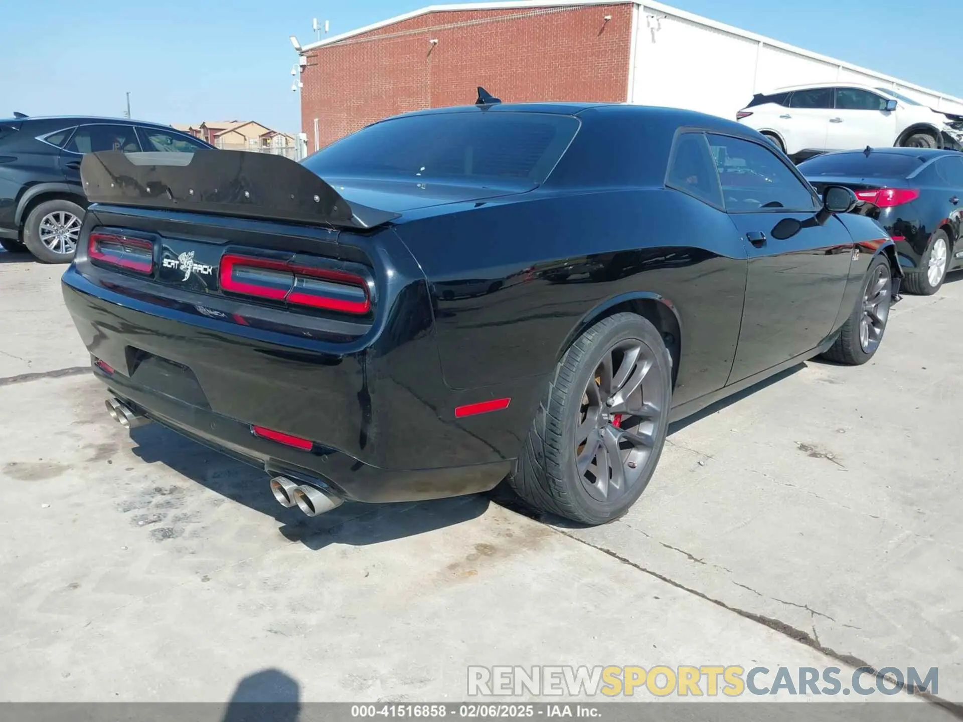 4 Photograph of a damaged car 2C3CDZFJXMH509833 DODGE CHALLENGER 2021