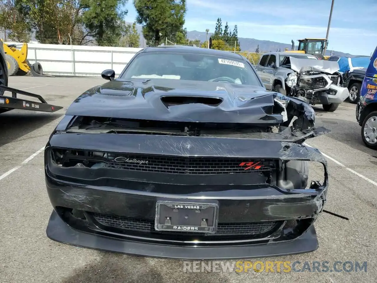 5 Photograph of a damaged car 2C3CDZFJXMH521030 DODGE CHALLENGER 2021