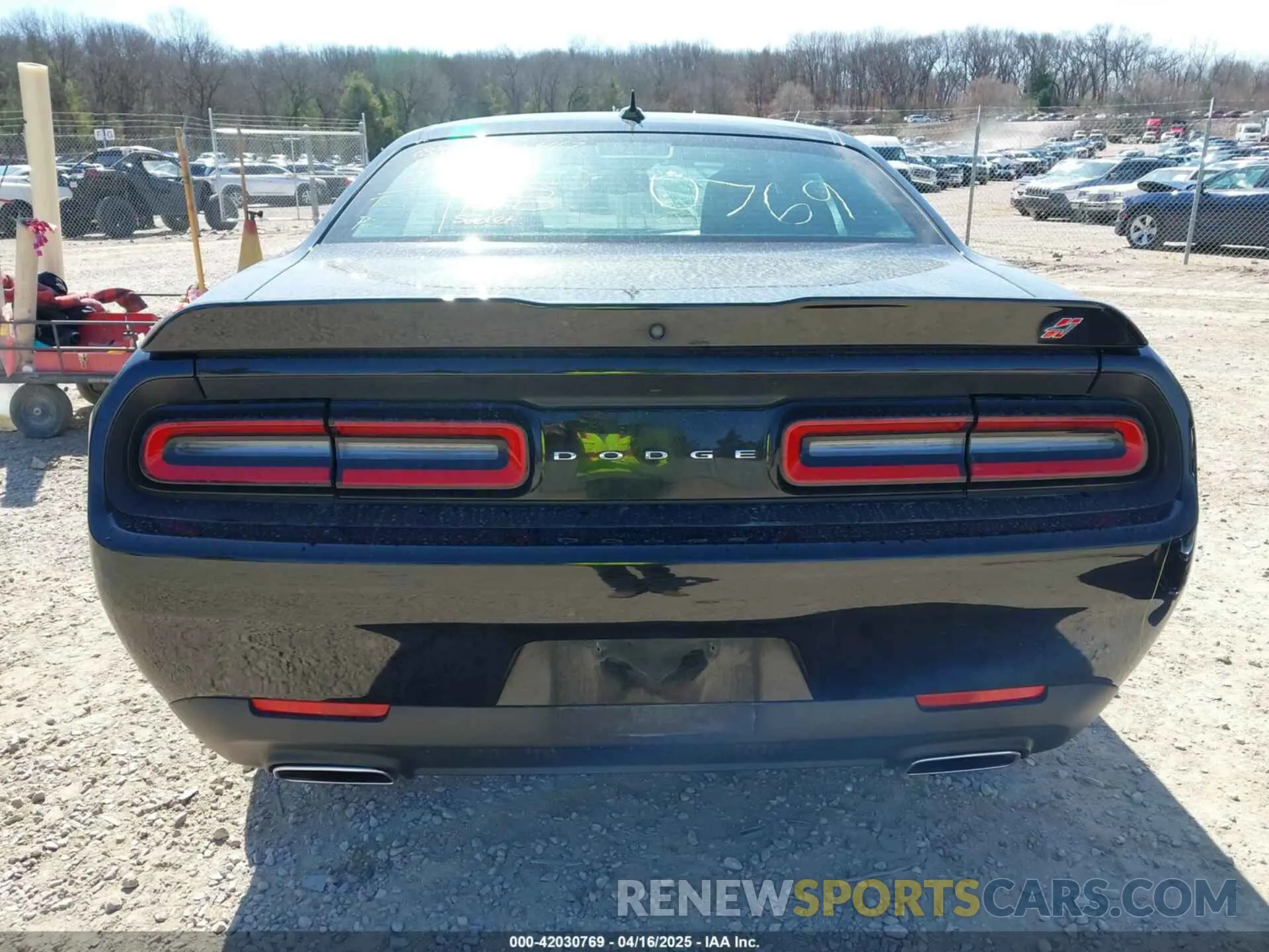 17 Photograph of a damaged car 2C3CDZGG0MH560955 DODGE CHALLENGER 2021