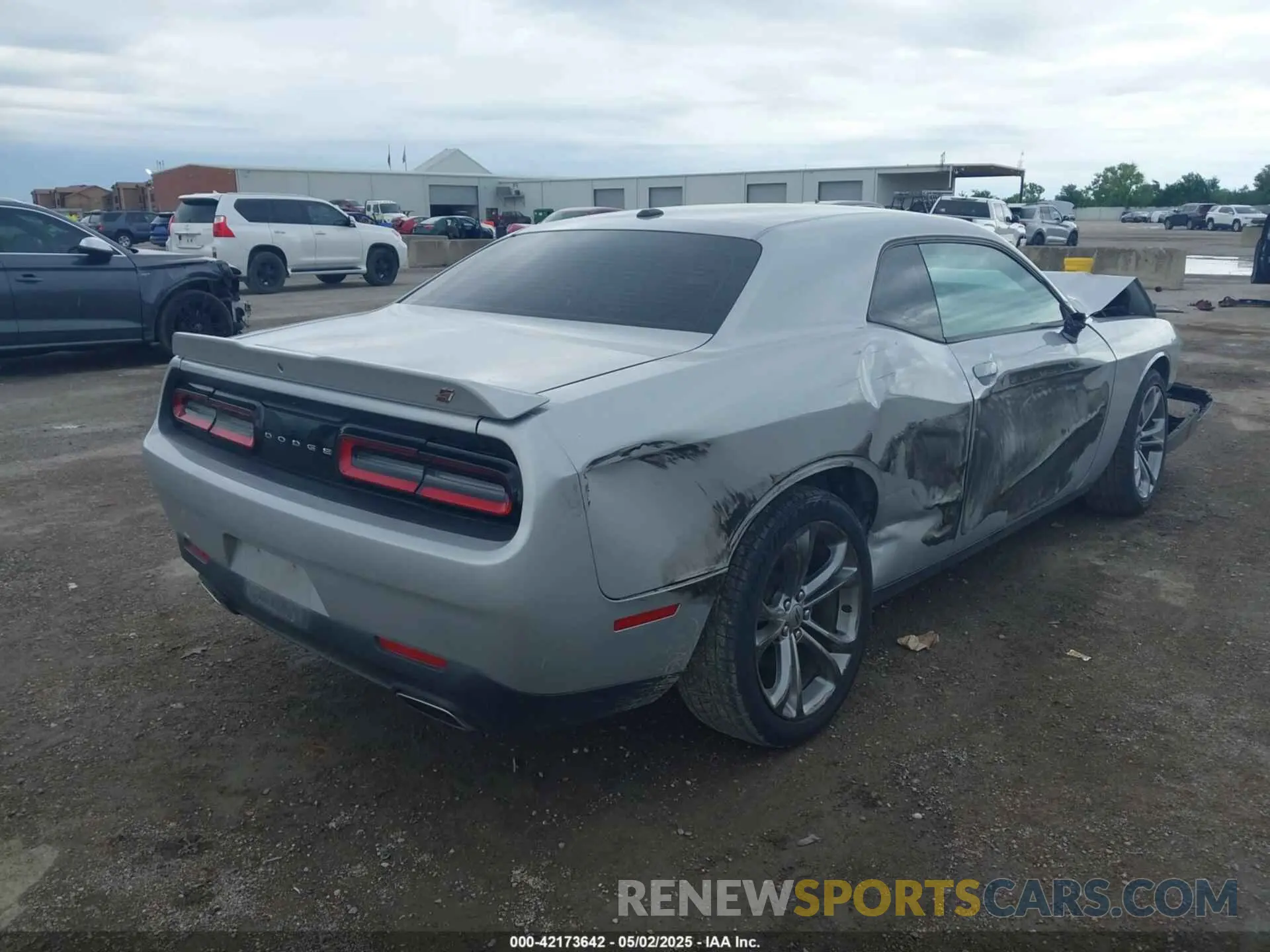 4 Photograph of a damaged car 2C3CDZGG4MH600339 DODGE CHALLENGER 2021