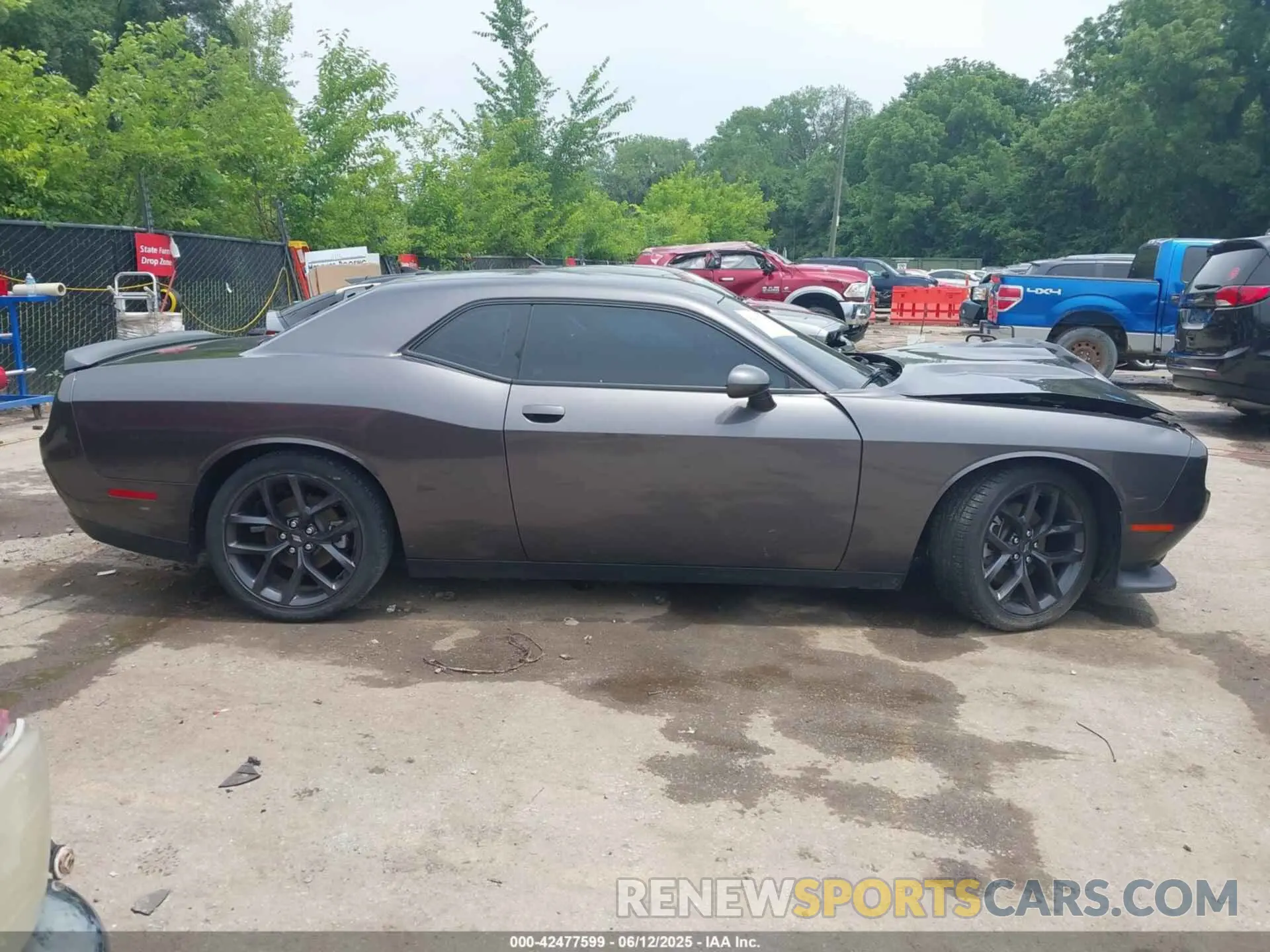 14 Photograph of a damaged car 2C3CDZJG0MH619219 DODGE CHALLENGER 2021