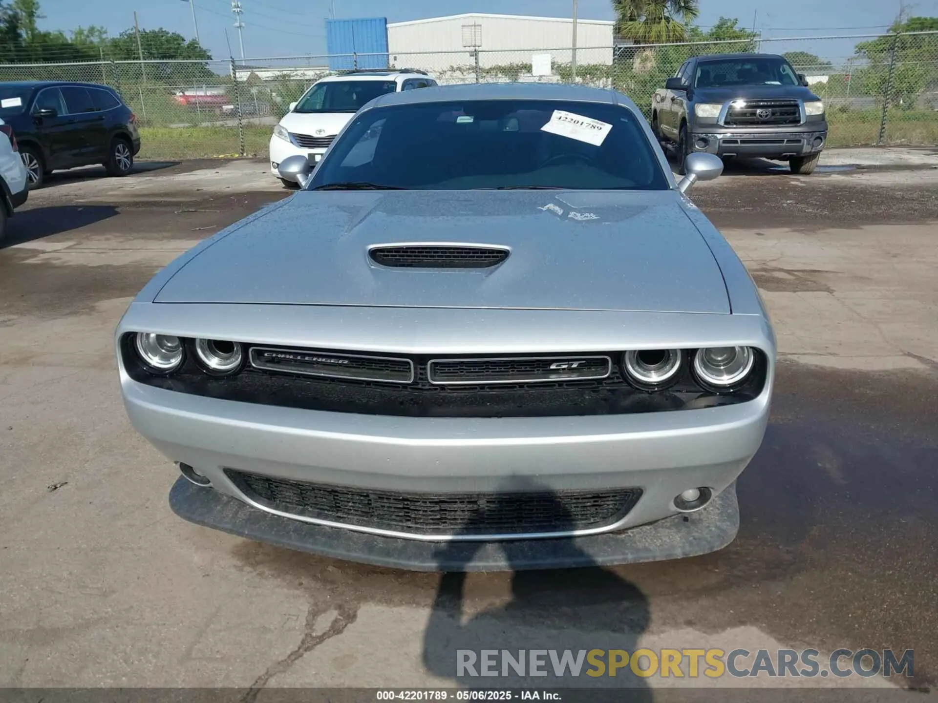 12 Photograph of a damaged car 2C3CDZJG0MH680845 DODGE CHALLENGER 2021