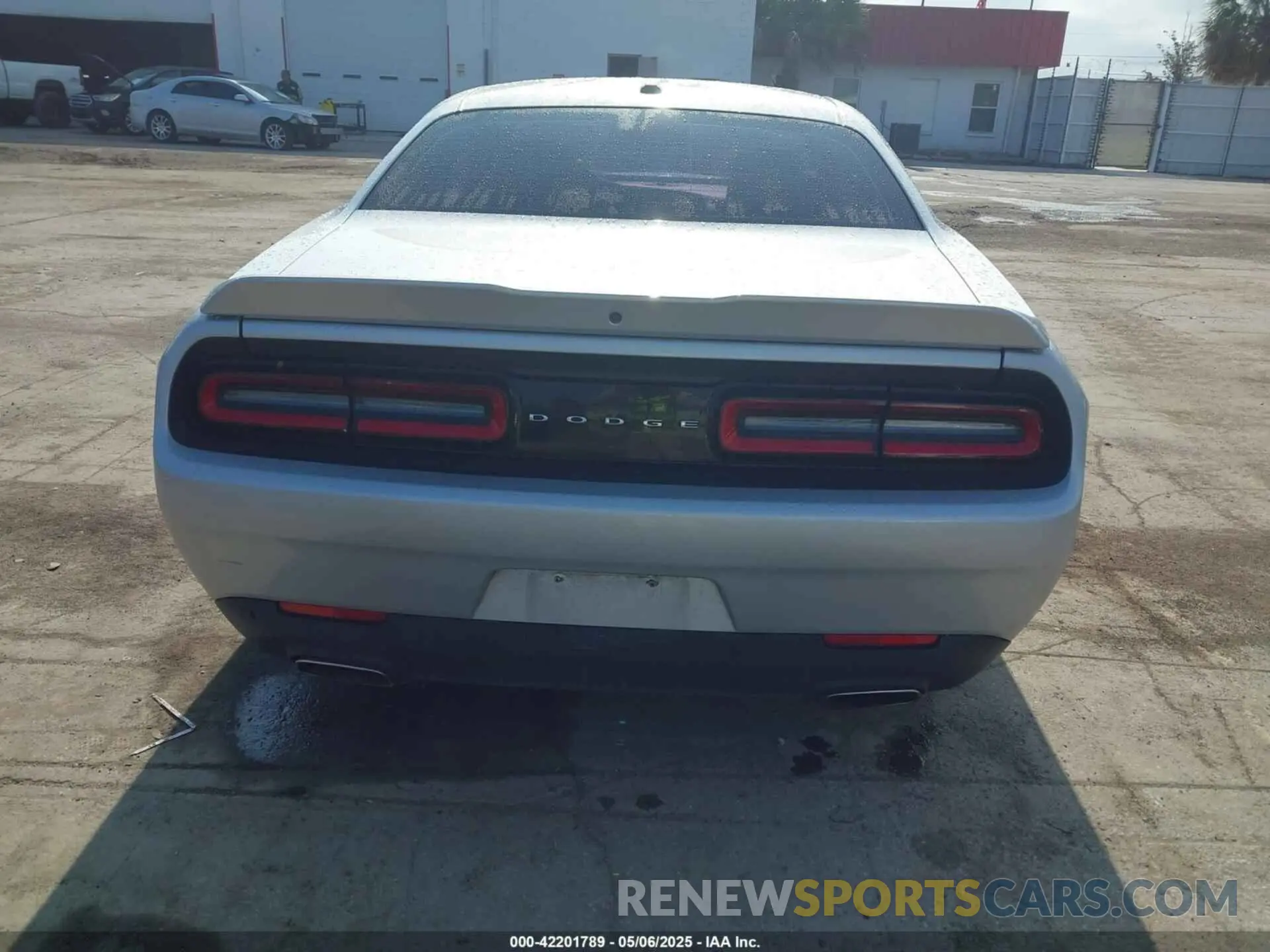 16 Photograph of a damaged car 2C3CDZJG0MH680845 DODGE CHALLENGER 2021
