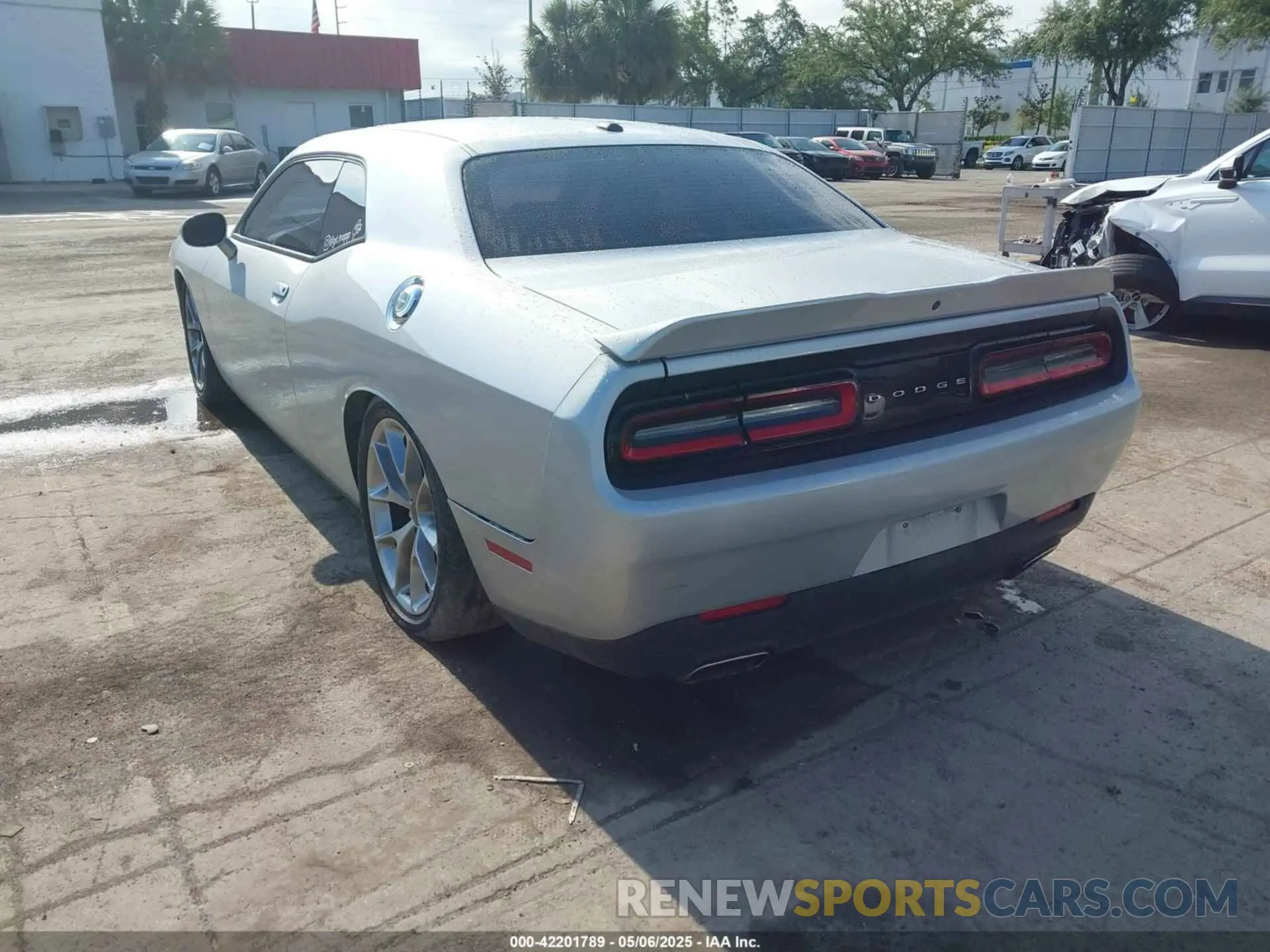 3 Photograph of a damaged car 2C3CDZJG0MH680845 DODGE CHALLENGER 2021